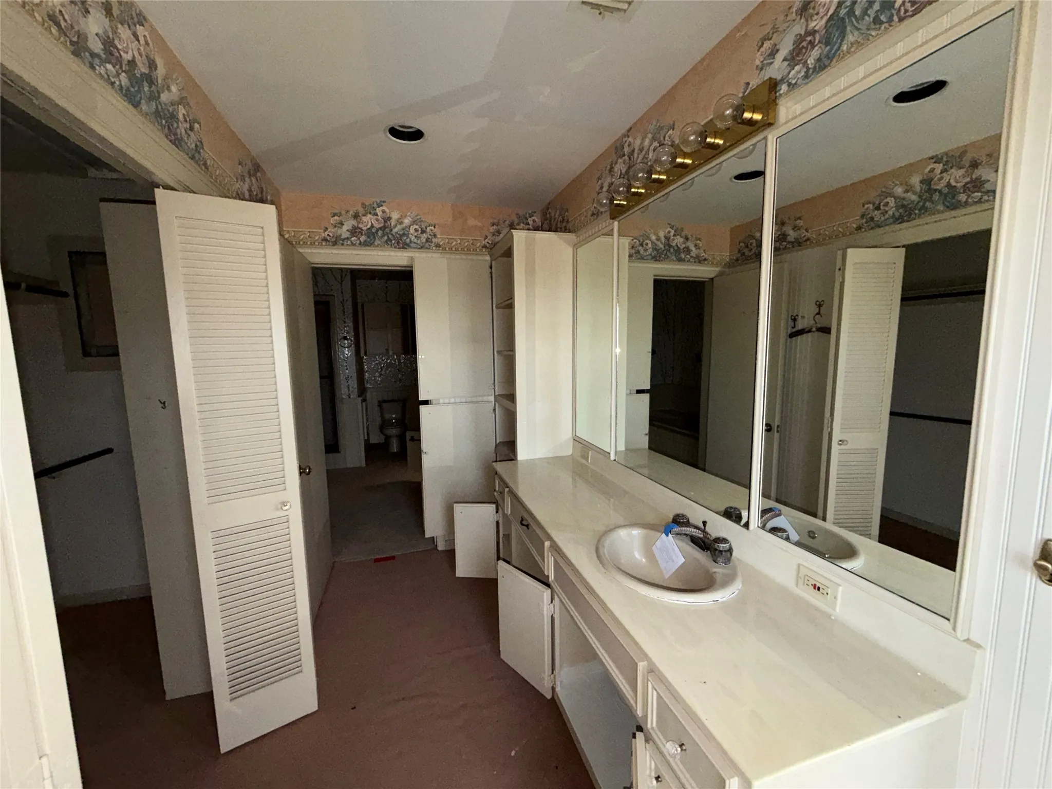 Single Family Residence For Sale in Llano County , 808 Ox Bow, Horseshoe Bay, Texas 78657, 4 Bedroom, 4 Bathroom, Garage spaces, 3,169 Sqft, built in 1979, mls#21344457, Real Estate Agent in Horseshoe Bay, Homes For Sale in Llano county, Homes For Sale in Horseshoe Bay, Realtor in Horseshoe Bay Texas, Real Estate Brokerage Independent Realty Texas, Luminita Cordes Realtor