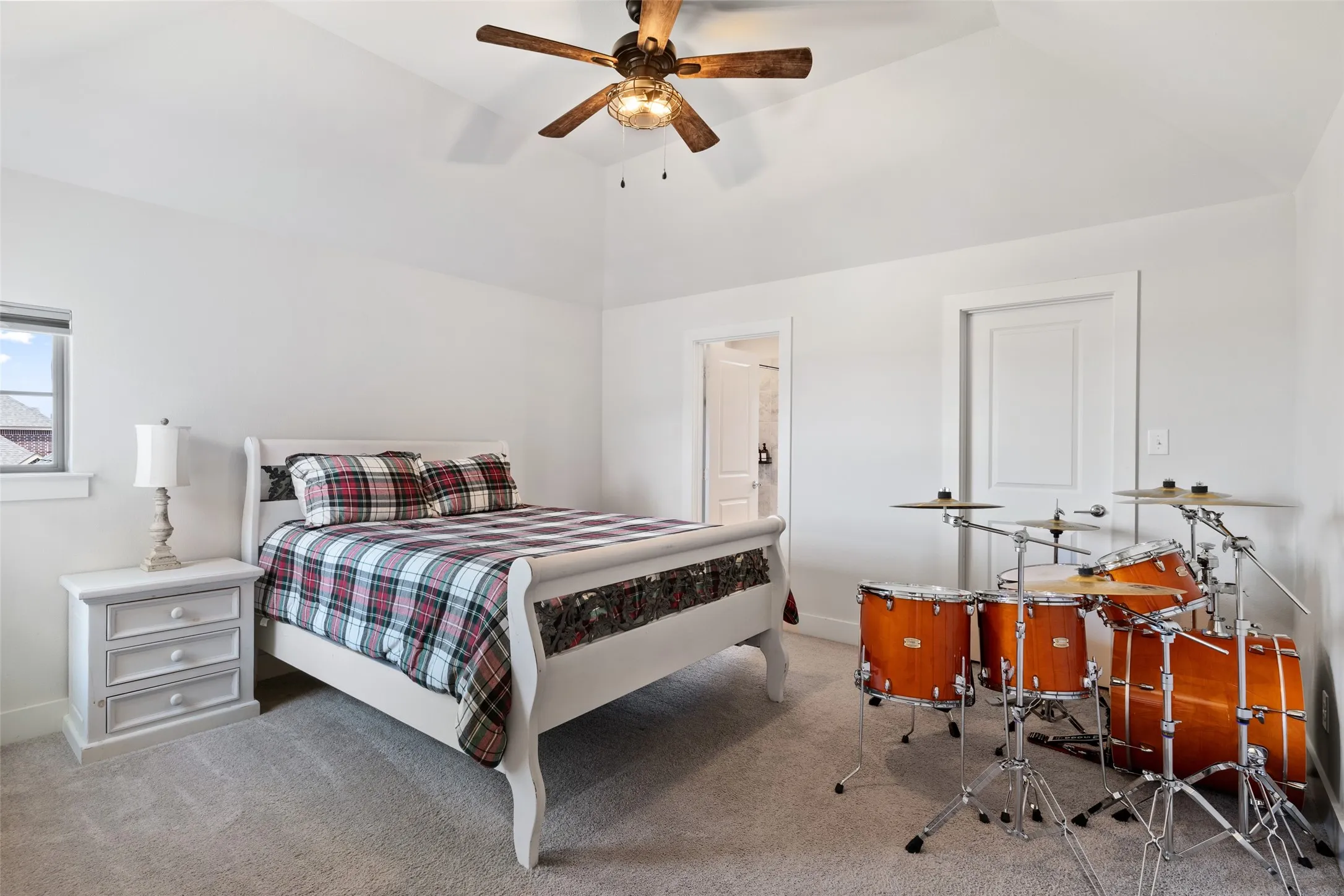 Bedroom 4 w ensuite bath