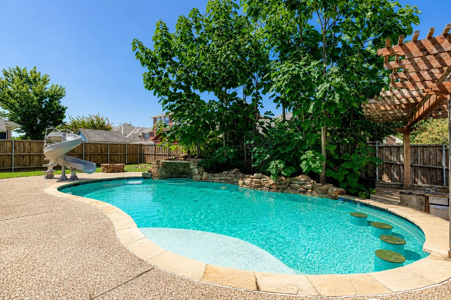 Single Family Residence For Sale in Rockwall County , 223 Mckinney Trail, Fate, Texas 75087, 6 Bedroom, 4 Bathroom, 2 Garage spaces, 4,260 Sqft, built in 2006, mls#21336262, Real Estate Agent in Fate, Homes For Sale in Rockwall county, Homes For Sale in Fate, Realtor in Fate Texas, Real Estate Brokerage Independent Realty Texas, Luminita Cordes Realtor