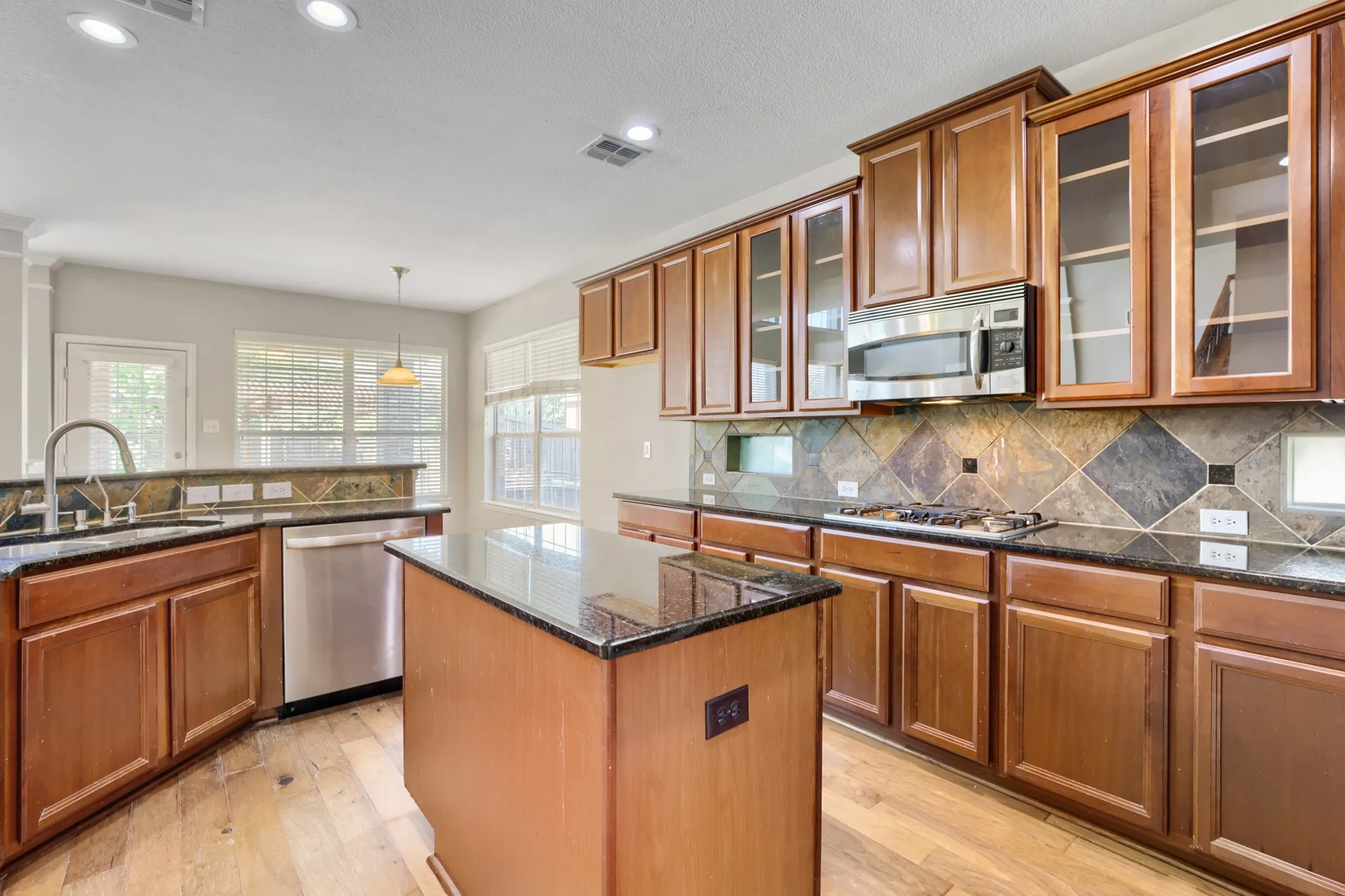 Single Family Residence For Sale in Rockwall County , 223 Mckinney Trail, Fate, Texas 75087, 6 Bedroom, 4 Bathroom, 2 Garage spaces, 4,260 Sqft, built in 2006, mls#21336262, Real Estate Agent in Fate, Homes For Sale in Rockwall county, Homes For Sale in Fate, Realtor in Fate Texas, Real Estate Brokerage Independent Realty Texas, Luminita Cordes Realtor