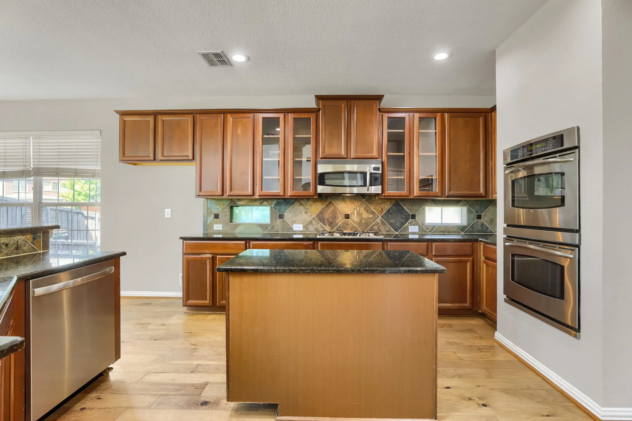 Single Family Residence For Sale in Rockwall County , 223 Mckinney Trail, Fate, Texas 75087, 6 Bedroom, 4 Bathroom, 2 Garage spaces, 4,260 Sqft, built in 2006, mls#21336262, Real Estate Agent in Fate, Homes For Sale in Rockwall county, Homes For Sale in Fate, Realtor in Fate Texas, Real Estate Brokerage Independent Realty Texas, Luminita Cordes Realtor
