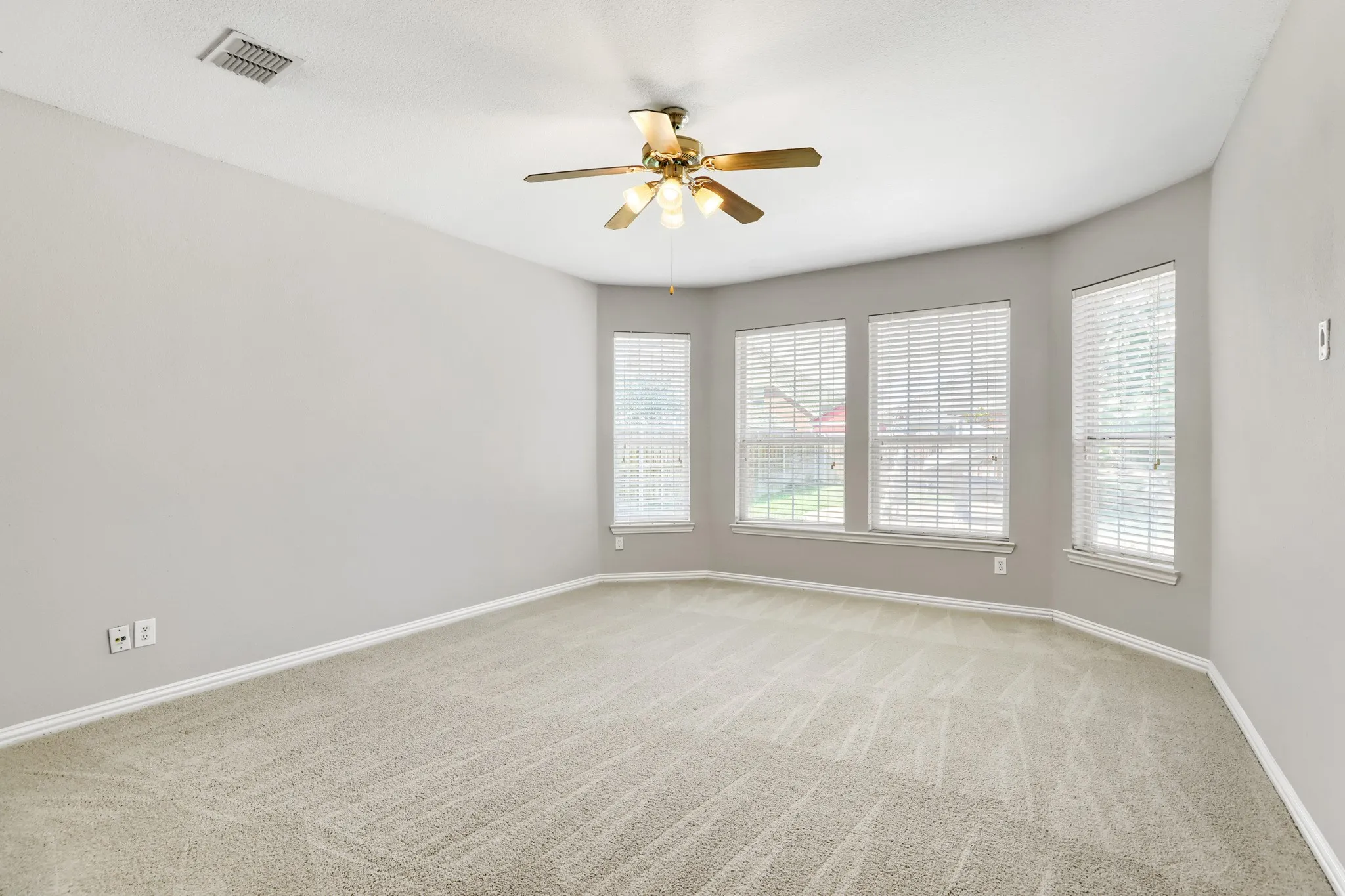 Single Family Residence For Sale in Rockwall County , 223 Mckinney Trail, Fate, Texas 75087, 6 Bedroom, 4 Bathroom, 2 Garage spaces, 4,260 Sqft, built in 2006, mls#21336262, Real Estate Agent in Fate, Homes For Sale in Rockwall county, Homes For Sale in Fate, Realtor in Fate Texas, Real Estate Brokerage Independent Realty Texas, Luminita Cordes Realtor