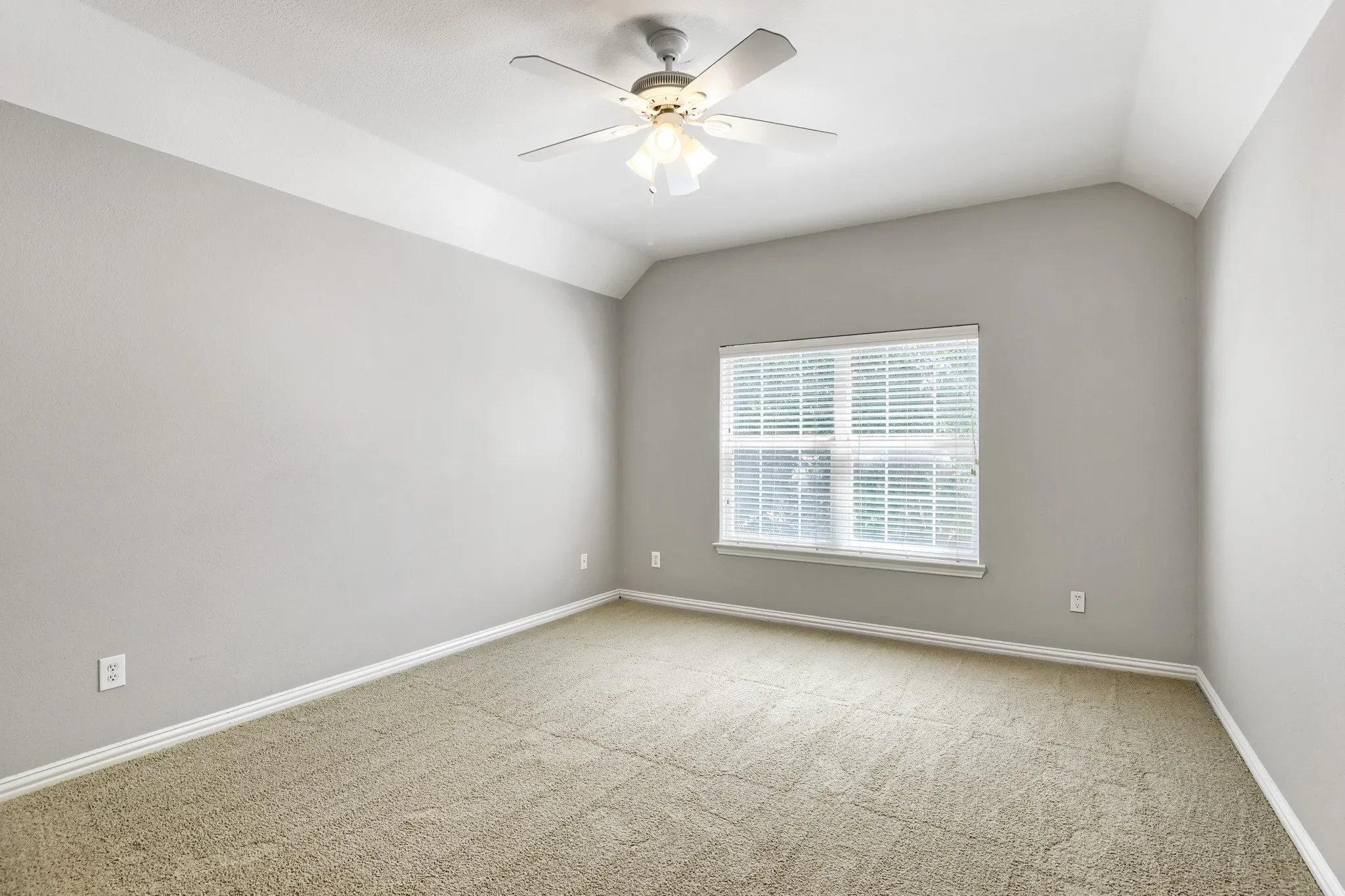 Single Family Residence For Sale in Rockwall County , 223 Mckinney Trail, Fate, Texas 75087, 6 Bedroom, 4 Bathroom, 2 Garage spaces, 4,260 Sqft, built in 2006, mls#21336262, Real Estate Agent in Fate, Homes For Sale in Rockwall county, Homes For Sale in Fate, Realtor in Fate Texas, Real Estate Brokerage Independent Realty Texas, Luminita Cordes Realtor