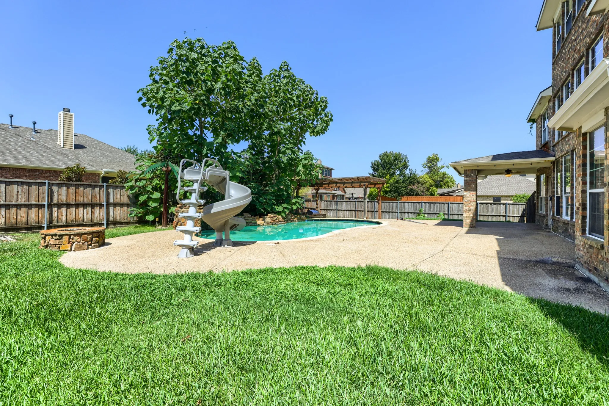 Single Family Residence For Sale in Rockwall County , 223 Mckinney Trail, Fate, Texas 75087, 6 Bedroom, 4 Bathroom, 2 Garage spaces, 4,260 Sqft, built in 2006, mls#21336262, Real Estate Agent in Fate, Homes For Sale in Rockwall county, Homes For Sale in Fate, Realtor in Fate Texas, Real Estate Brokerage Independent Realty Texas, Luminita Cordes Realtor