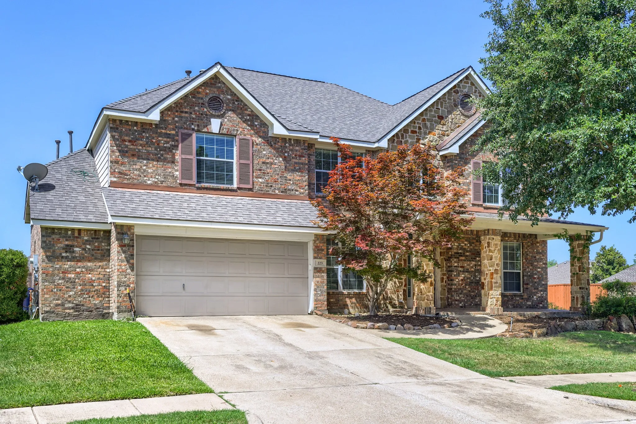 Single Family Residence For Sale in Rockwall County , 223 Mckinney Trail, Fate, Texas 75087, 6 Bedroom, 4 Bathroom, 2 Garage spaces, 4,260 Sqft, built in 2006, mls#21336262, Real Estate Agent in Fate, Homes For Sale in Rockwall county, Homes For Sale in Fate, Realtor in Fate Texas, Real Estate Brokerage Independent Realty Texas, Luminita Cordes Realtor