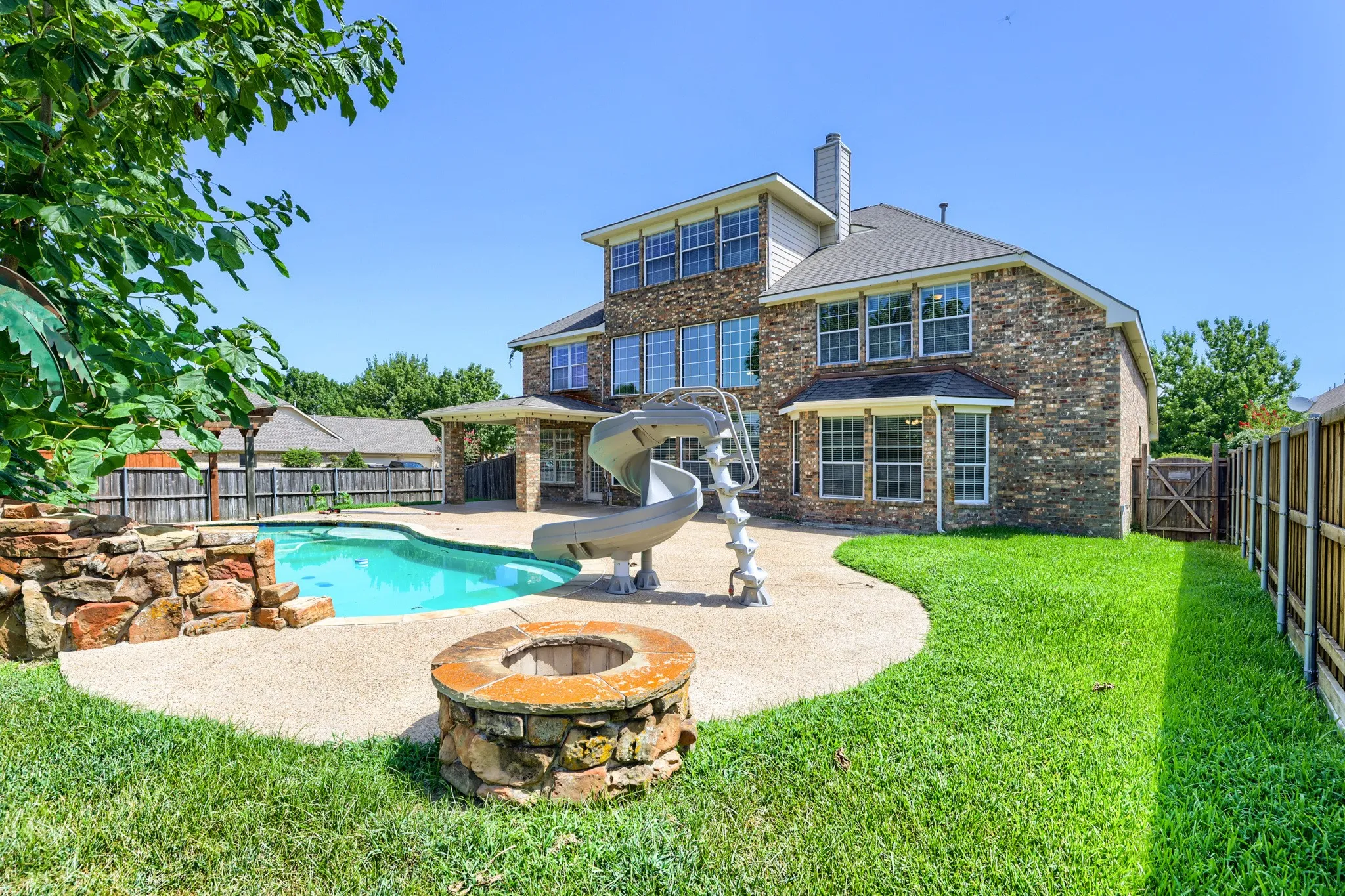 Single Family Residence For Sale in Rockwall County , 223 Mckinney Trail, Fate, Texas 75087, 6 Bedroom, 4 Bathroom, 2 Garage spaces, 4,260 Sqft, built in 2006, mls#21336262, Real Estate Agent in Fate, Homes For Sale in Rockwall county, Homes For Sale in Fate, Realtor in Fate Texas, Real Estate Brokerage Independent Realty Texas, Luminita Cordes Realtor