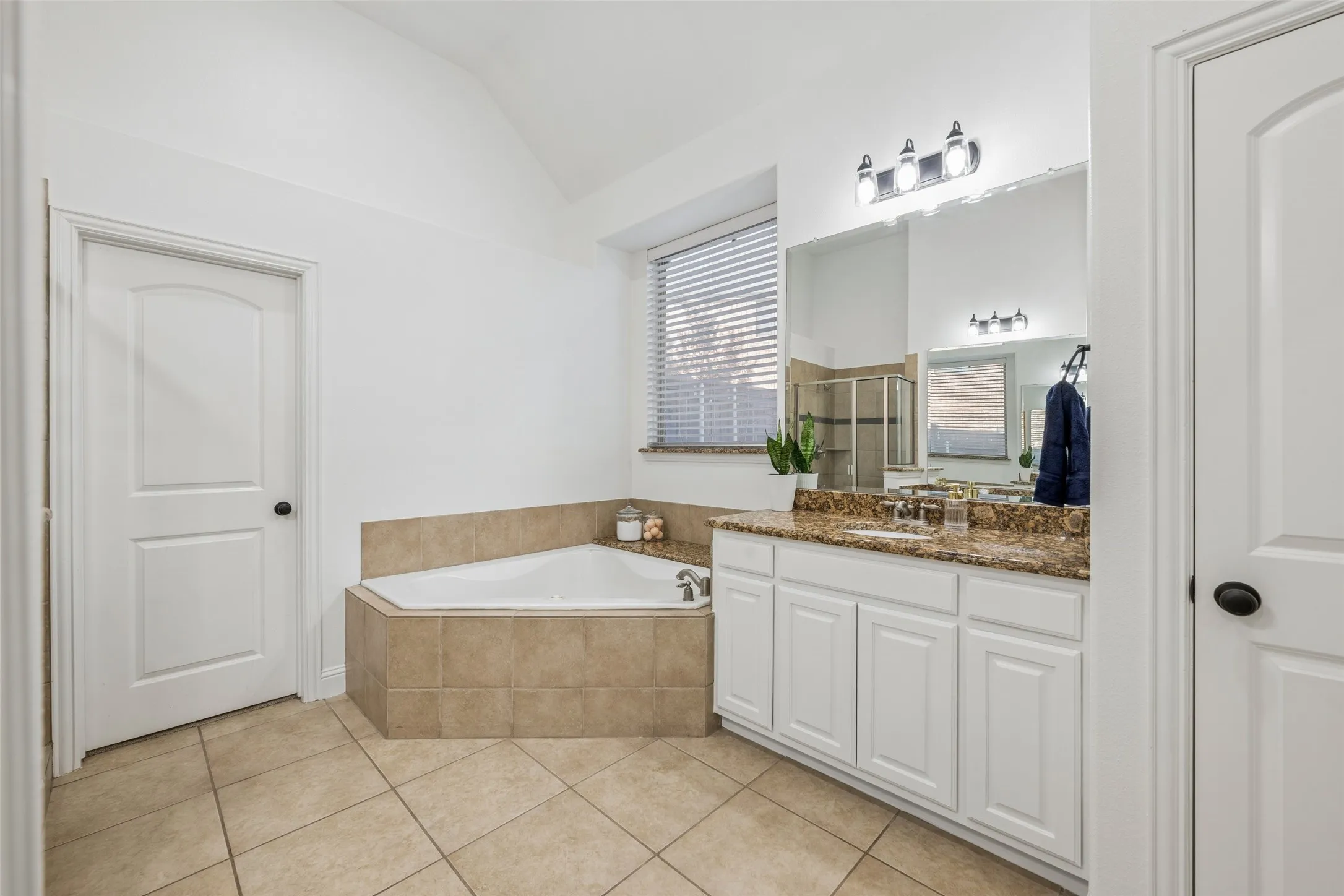 Single Family Residence For Sale in Denton County , 4597 The Landings Court, Frisco, Texas 75033, 4 Bedroom, 4 Bathroom, 3 Garage spaces, 4,186 Sqft, built in 2007, mls#21341032, Real Estate Agent in Frisco, Homes For Sale in Denton county, Homes For Sale in Frisco, Realtor in Frisco Texas, Real Estate Brokerage Independent Realty Texas, Luminita Cordes Realtor