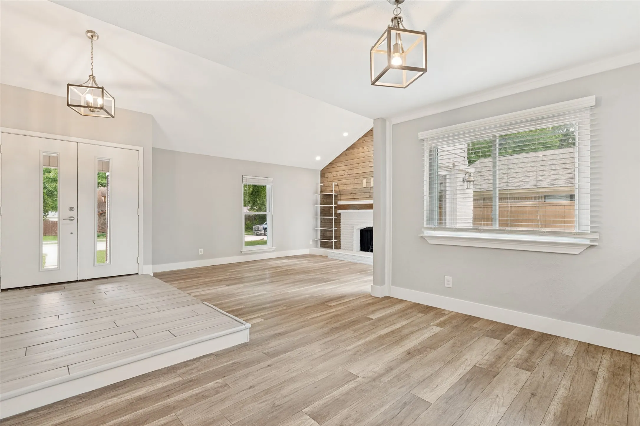 Single Family Residence For Rent in Dallas County , 2114 Wheaton Drive, Richardson, Texas 75081, 4 Bedroom, 3 Bathroom, 2 Garage spaces, 2,112 Sqft, built in 1973, mls#21343979, Real Estate Agent in Richardson, Homes For Rent in Dallas county, Homes For Rent in Richardson, Realtor in Richardson Texas, Real Estate Brokerage Independent Realty Texas, Luminita Cordes Realtor