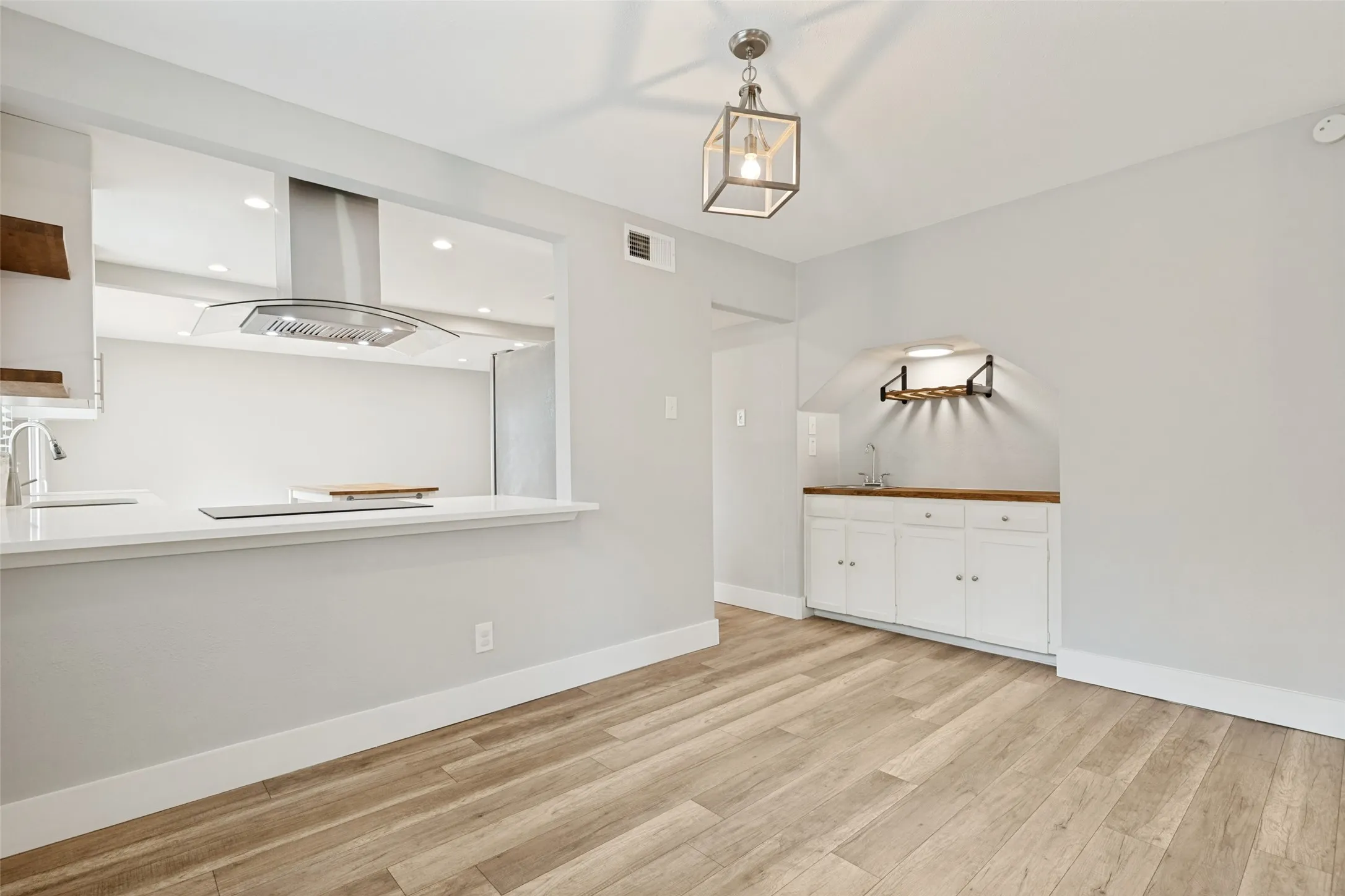 Single Family Residence For Rent in Dallas County , 2114 Wheaton Drive, Richardson, Texas 75081, 4 Bedroom, 3 Bathroom, 2 Garage spaces, 2,112 Sqft, built in 1973, mls#21343979, Real Estate Agent in Richardson, Homes For Rent in Dallas county, Homes For Rent in Richardson, Realtor in Richardson Texas, Real Estate Brokerage Independent Realty Texas, Luminita Cordes Realtor