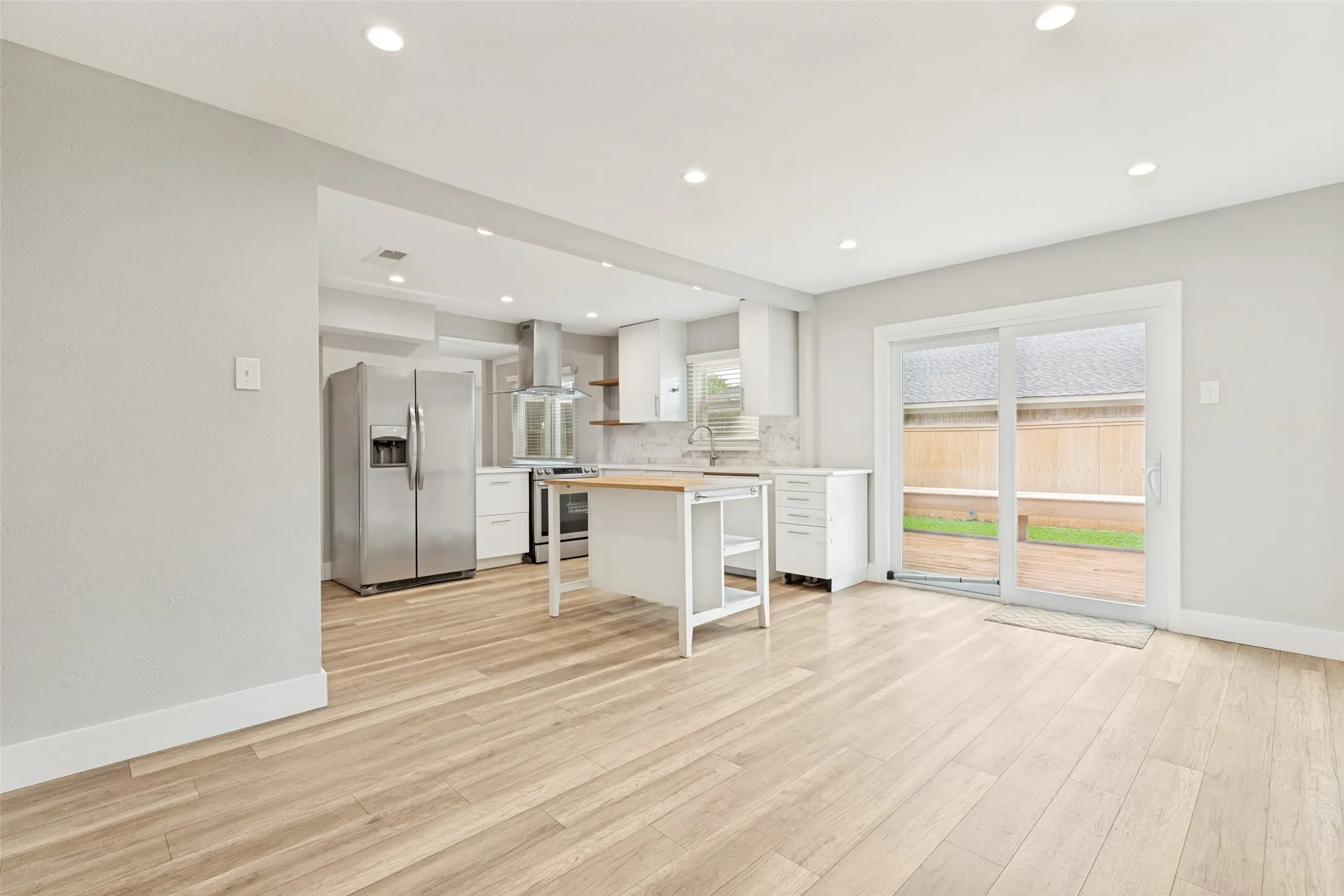 Single Family Residence For Rent in Dallas County , 2114 Wheaton Drive, Richardson, Texas 75081, 4 Bedroom, 3 Bathroom, 2 Garage spaces, 2,112 Sqft, built in 1973, mls#21343979, Real Estate Agent in Richardson, Homes For Rent in Dallas county, Homes For Rent in Richardson, Realtor in Richardson Texas, Real Estate Brokerage Independent Realty Texas, Luminita Cordes Realtor