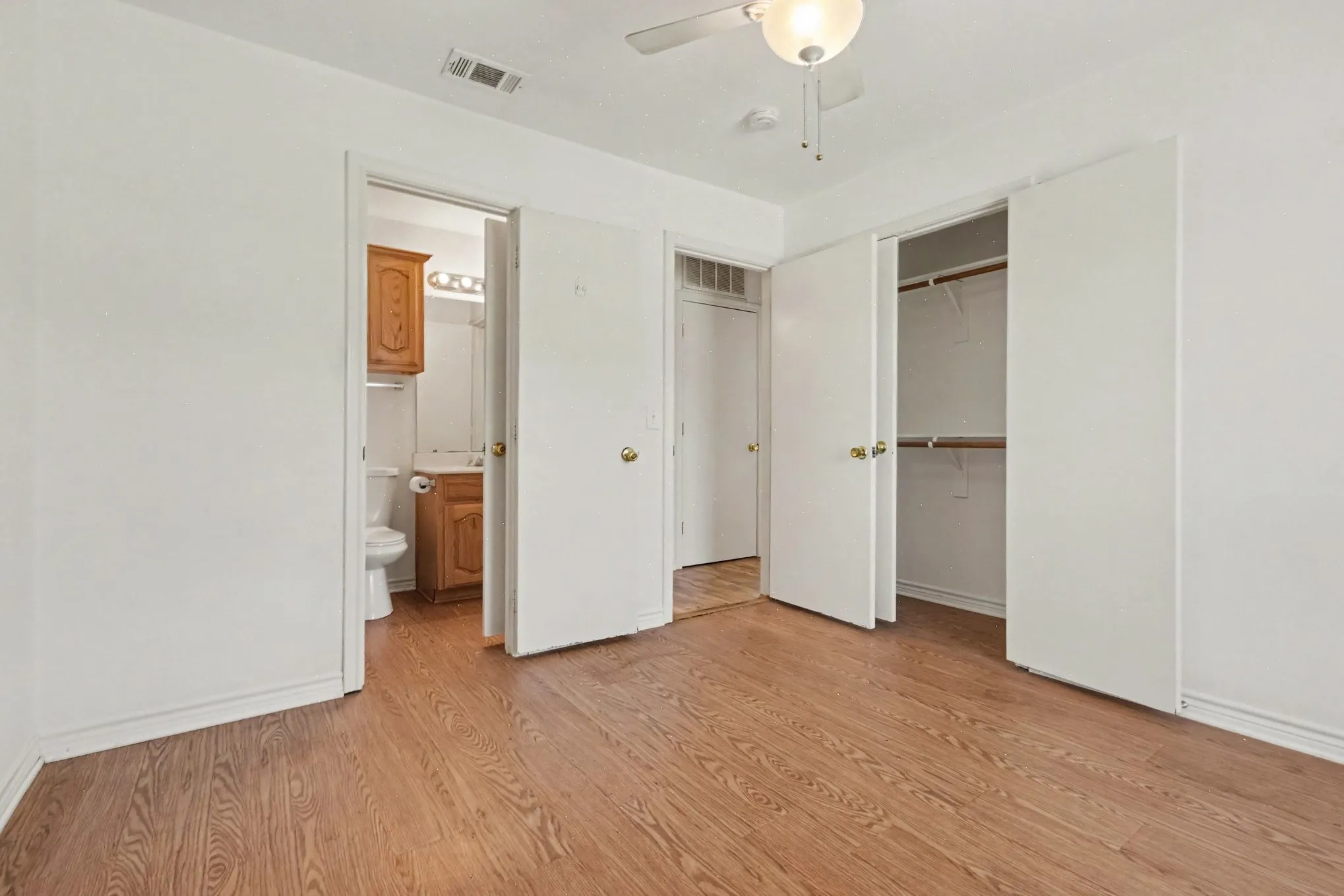 Single Family Residence For Sale in Dallas County , 7611 Cousteau Drive, Rowlett, Texas 75088, 3 Bedroom, 2 Bathroom, 1 Garage spaces, 1,217 Sqft, built in 1986, mls#21343330, Real Estate Agent in Rowlett, Homes For Sale in Dallas county, Homes For Sale in Rowlett, Realtor in Rowlett Texas, Real Estate Brokerage Independent Realty Texas, Luminita Cordes Realtor