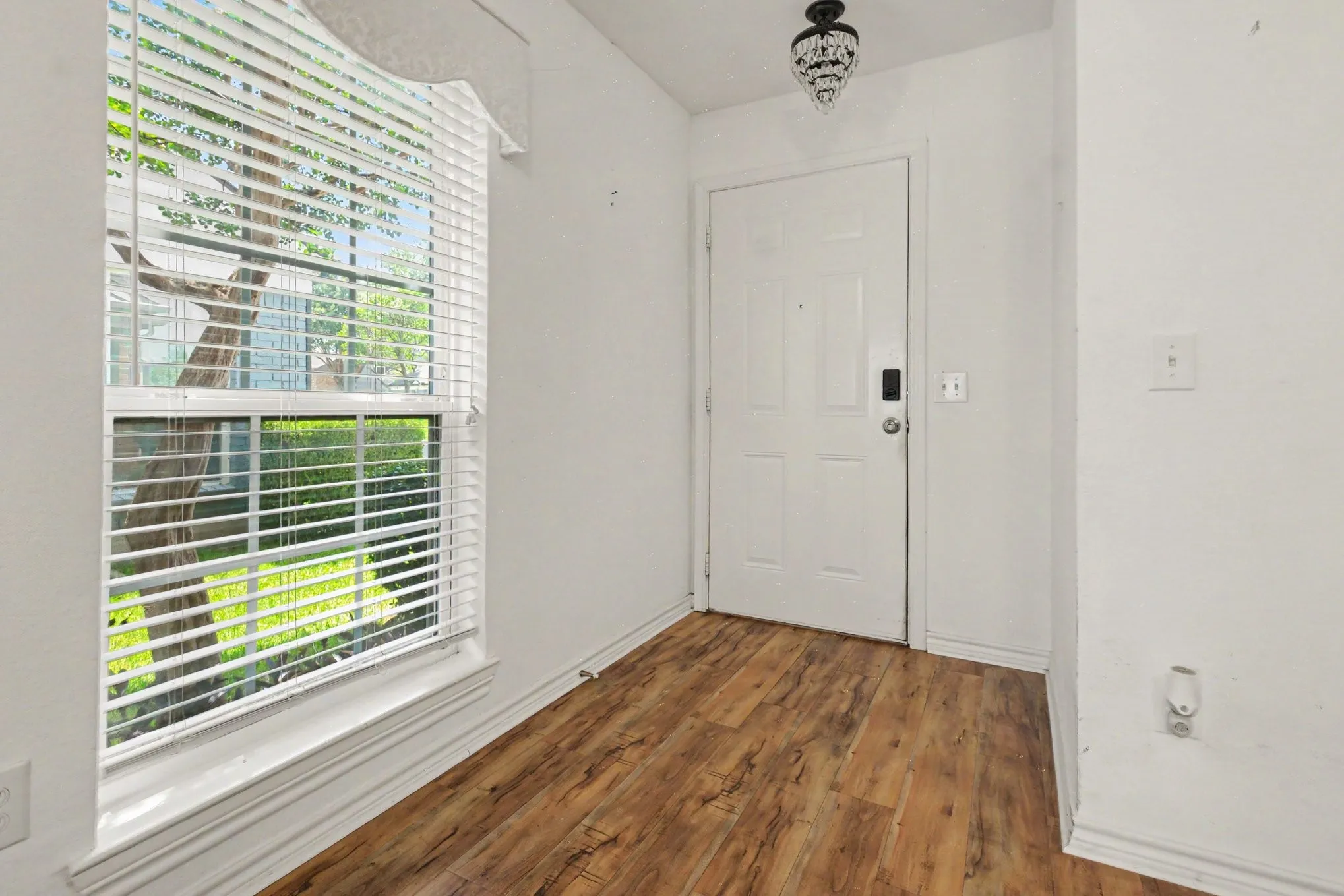 Single Family Residence For Sale in Dallas County , 7611 Cousteau Drive, Rowlett, Texas 75088, 3 Bedroom, 2 Bathroom, 1 Garage spaces, 1,217 Sqft, built in 1986, mls#21343330, Real Estate Agent in Rowlett, Homes For Sale in Dallas county, Homes For Sale in Rowlett, Realtor in Rowlett Texas, Real Estate Brokerage Independent Realty Texas, Luminita Cordes Realtor