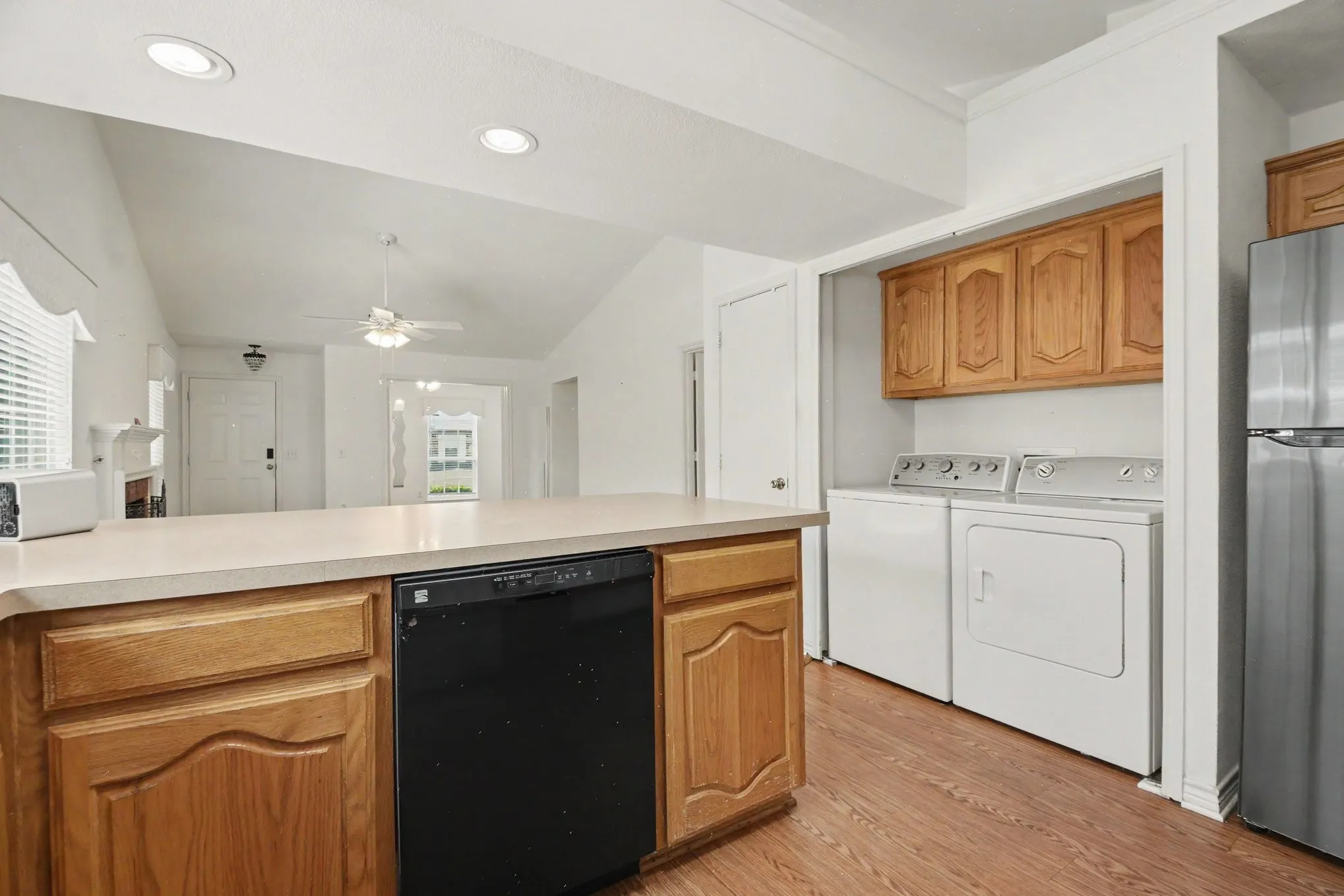 Single Family Residence For Sale in Dallas County , 7611 Cousteau Drive, Rowlett, Texas 75088, 3 Bedroom, 2 Bathroom, 1 Garage spaces, 1,217 Sqft, built in 1986, mls#21343330, Real Estate Agent in Rowlett, Homes For Sale in Dallas county, Homes For Sale in Rowlett, Realtor in Rowlett Texas, Real Estate Brokerage Independent Realty Texas, Luminita Cordes Realtor