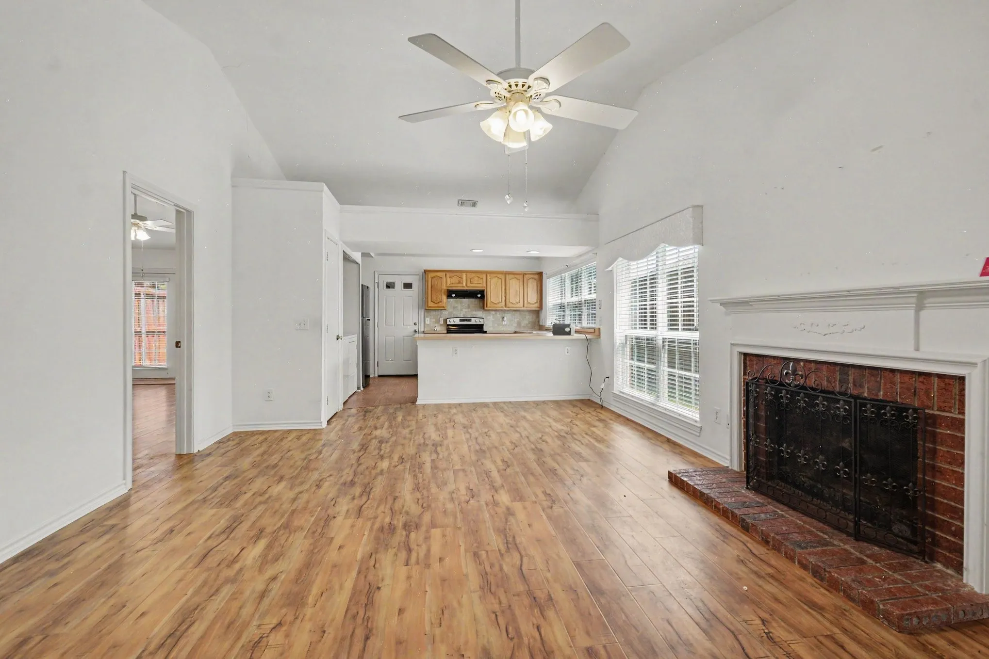 Single Family Residence For Sale in Dallas County , 7611 Cousteau Drive, Rowlett, Texas 75088, 3 Bedroom, 2 Bathroom, 1 Garage spaces, 1,217 Sqft, built in 1986, mls#21343330, Real Estate Agent in Rowlett, Homes For Sale in Dallas county, Homes For Sale in Rowlett, Realtor in Rowlett Texas, Real Estate Brokerage Independent Realty Texas, Luminita Cordes Realtor