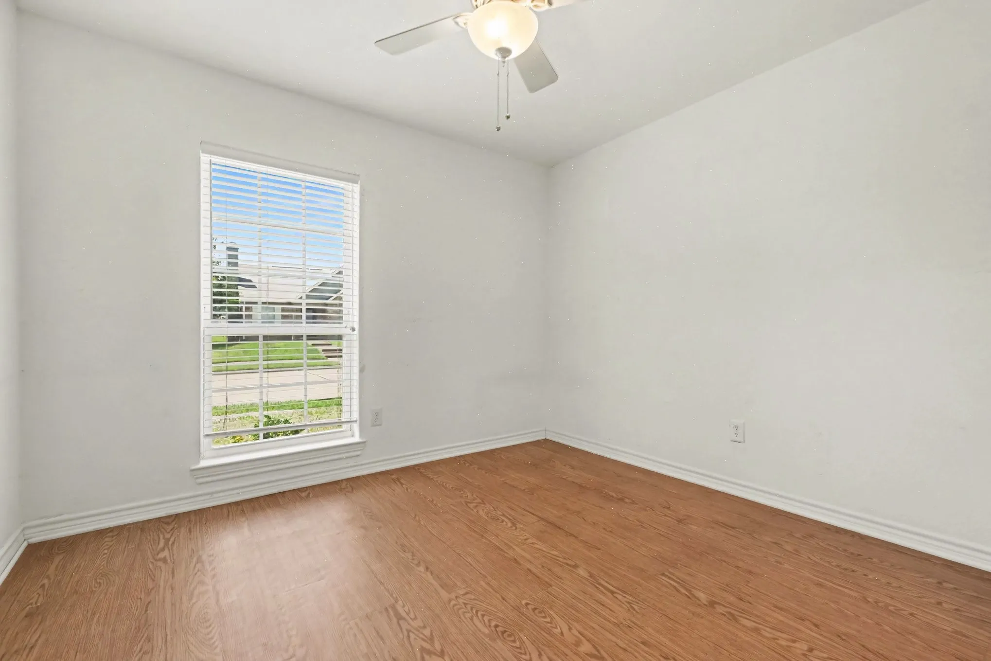 Single Family Residence For Sale in Dallas County , 7611 Cousteau Drive, Rowlett, Texas 75088, 3 Bedroom, 2 Bathroom, 1 Garage spaces, 1,217 Sqft, built in 1986, mls#21343330, Real Estate Agent in Rowlett, Homes For Sale in Dallas county, Homes For Sale in Rowlett, Realtor in Rowlett Texas, Real Estate Brokerage Independent Realty Texas, Luminita Cordes Realtor