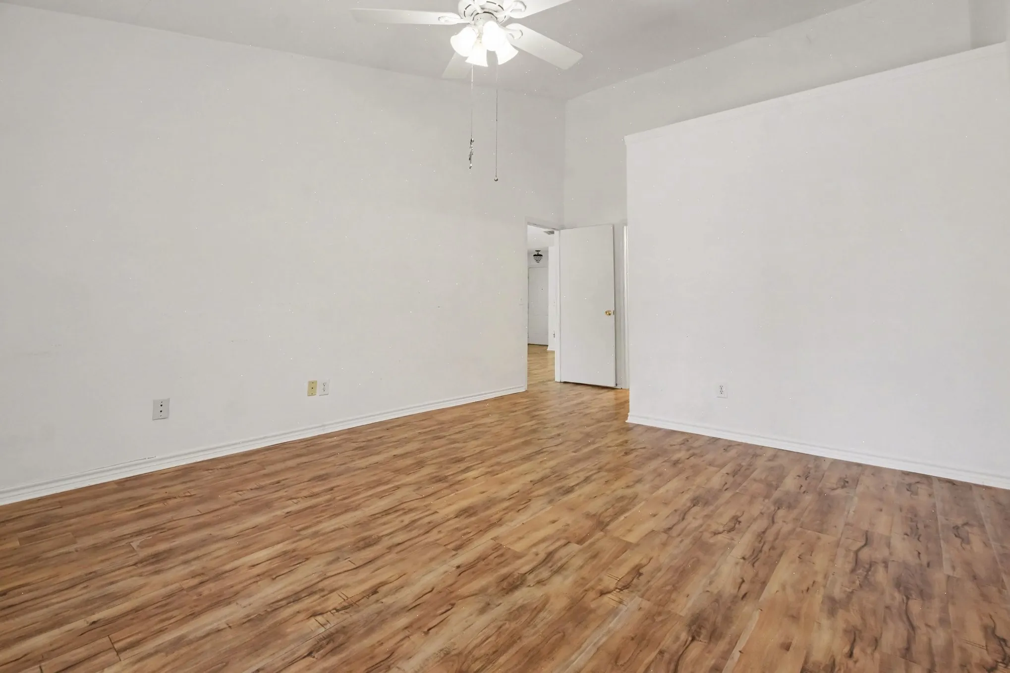Single Family Residence For Sale in Dallas County , 7611 Cousteau Drive, Rowlett, Texas 75088, 3 Bedroom, 2 Bathroom, 1 Garage spaces, 1,217 Sqft, built in 1986, mls#21343330, Real Estate Agent in Rowlett, Homes For Sale in Dallas county, Homes For Sale in Rowlett, Realtor in Rowlett Texas, Real Estate Brokerage Independent Realty Texas, Luminita Cordes Realtor