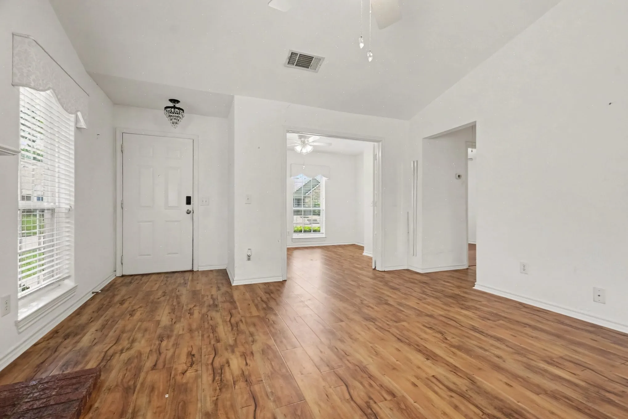 Single Family Residence For Sale in Dallas County , 7611 Cousteau Drive, Rowlett, Texas 75088, 3 Bedroom, 2 Bathroom, 1 Garage spaces, 1,217 Sqft, built in 1986, mls#21343330, Real Estate Agent in Rowlett, Homes For Sale in Dallas county, Homes For Sale in Rowlett, Realtor in Rowlett Texas, Real Estate Brokerage Independent Realty Texas, Luminita Cordes Realtor