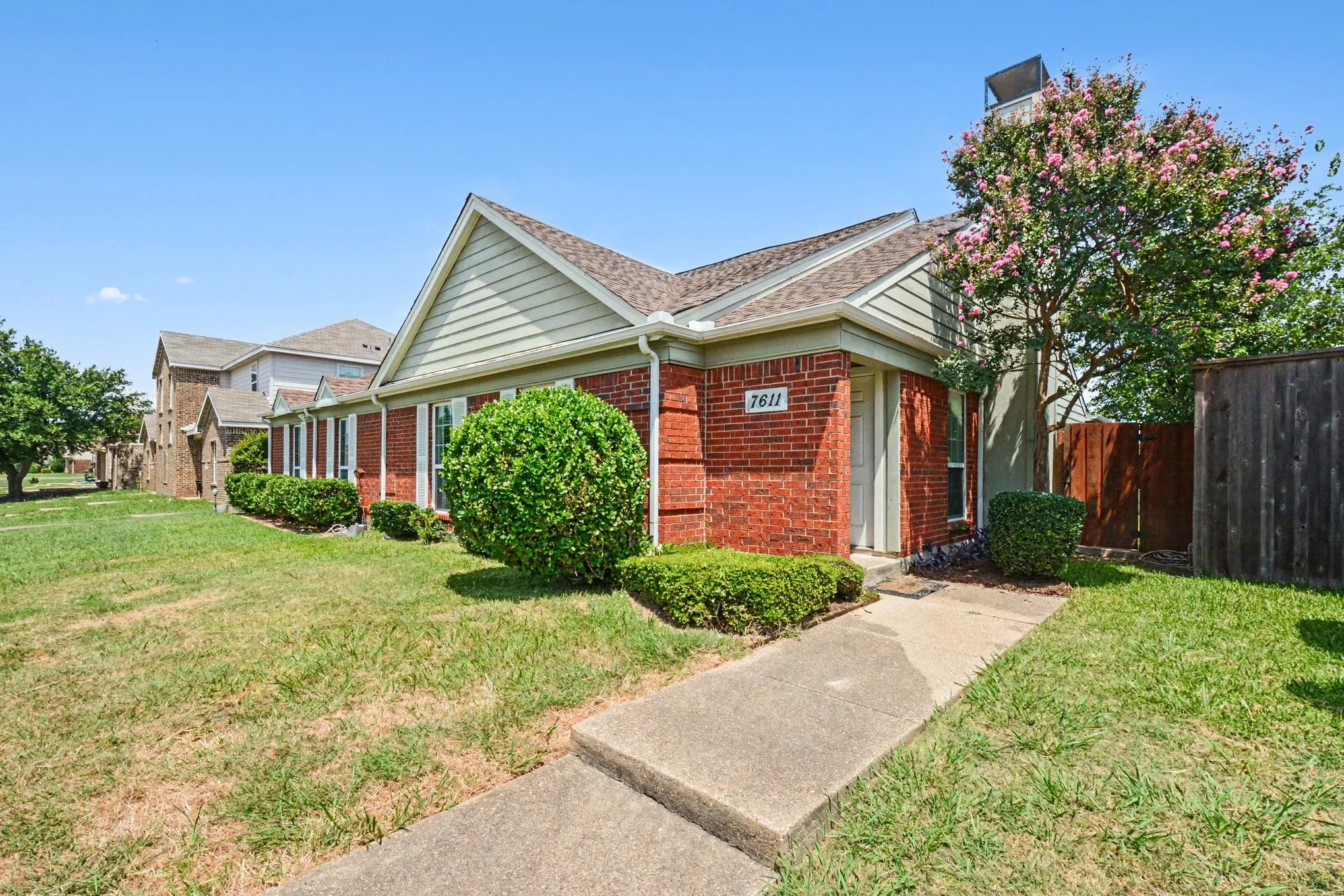 Single Family Residence For Sale in Dallas County , 7611 Cousteau Drive, Rowlett, Texas 75088, 3 Bedroom, 2 Bathroom, 1 Garage spaces, 1,217 Sqft, built in 1986, mls#21343330, Real Estate Agent in Rowlett, Homes For Sale in Dallas county, Homes For Sale in Rowlett, Realtor in Rowlett Texas, Real Estate Brokerage Independent Realty Texas, Luminita Cordes Realtor