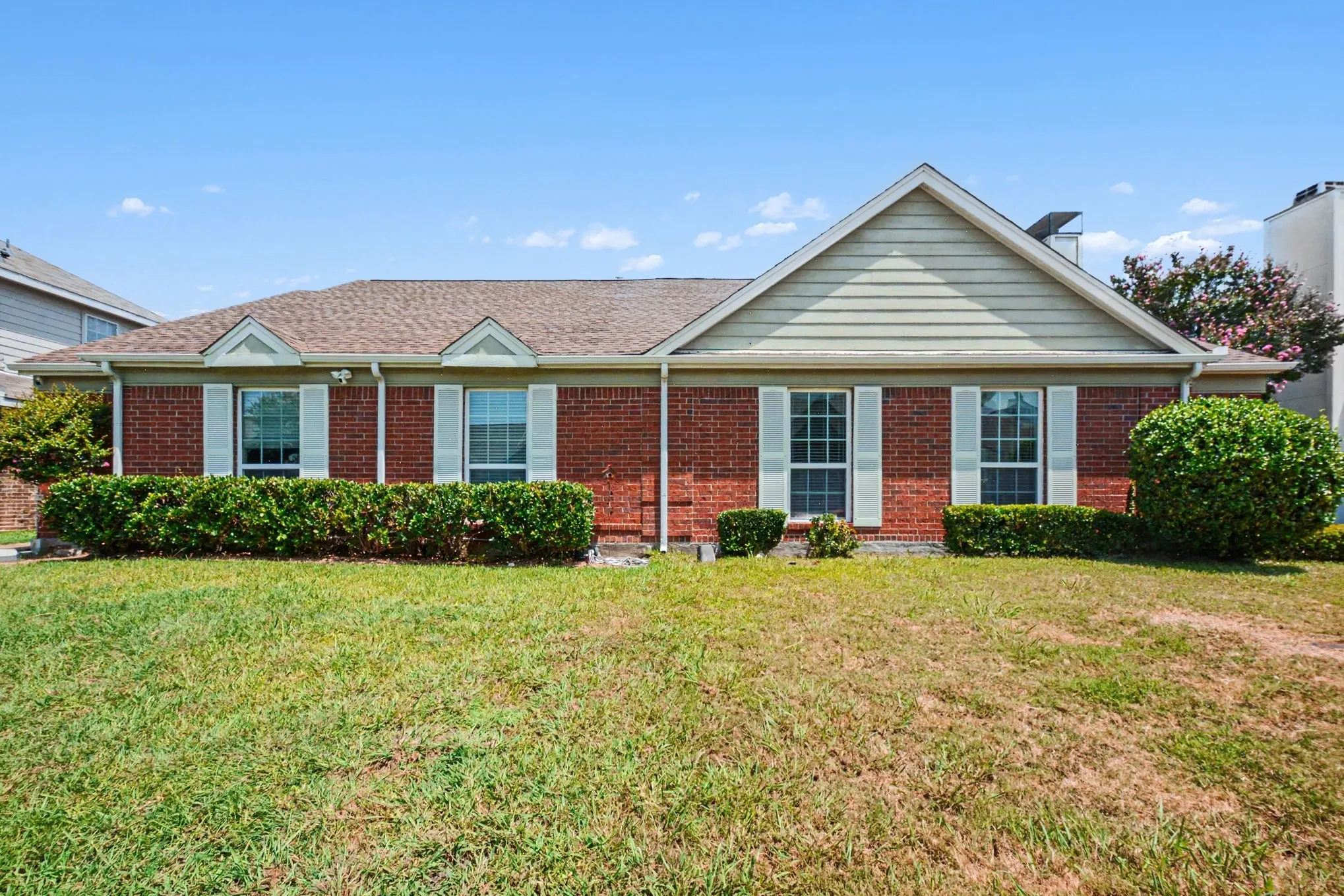 Single Family Residence For Sale in Dallas County , 7611 Cousteau Drive, Rowlett, Texas 75088, 3 Bedroom, 2 Bathroom, 1 Garage spaces, 1,217 Sqft, built in 1986, mls#21343330, Real Estate Agent in Rowlett, Homes For Sale in Dallas county, Homes For Sale in Rowlett, Realtor in Rowlett Texas, Real Estate Brokerage Independent Realty Texas, Luminita Cordes Realtor