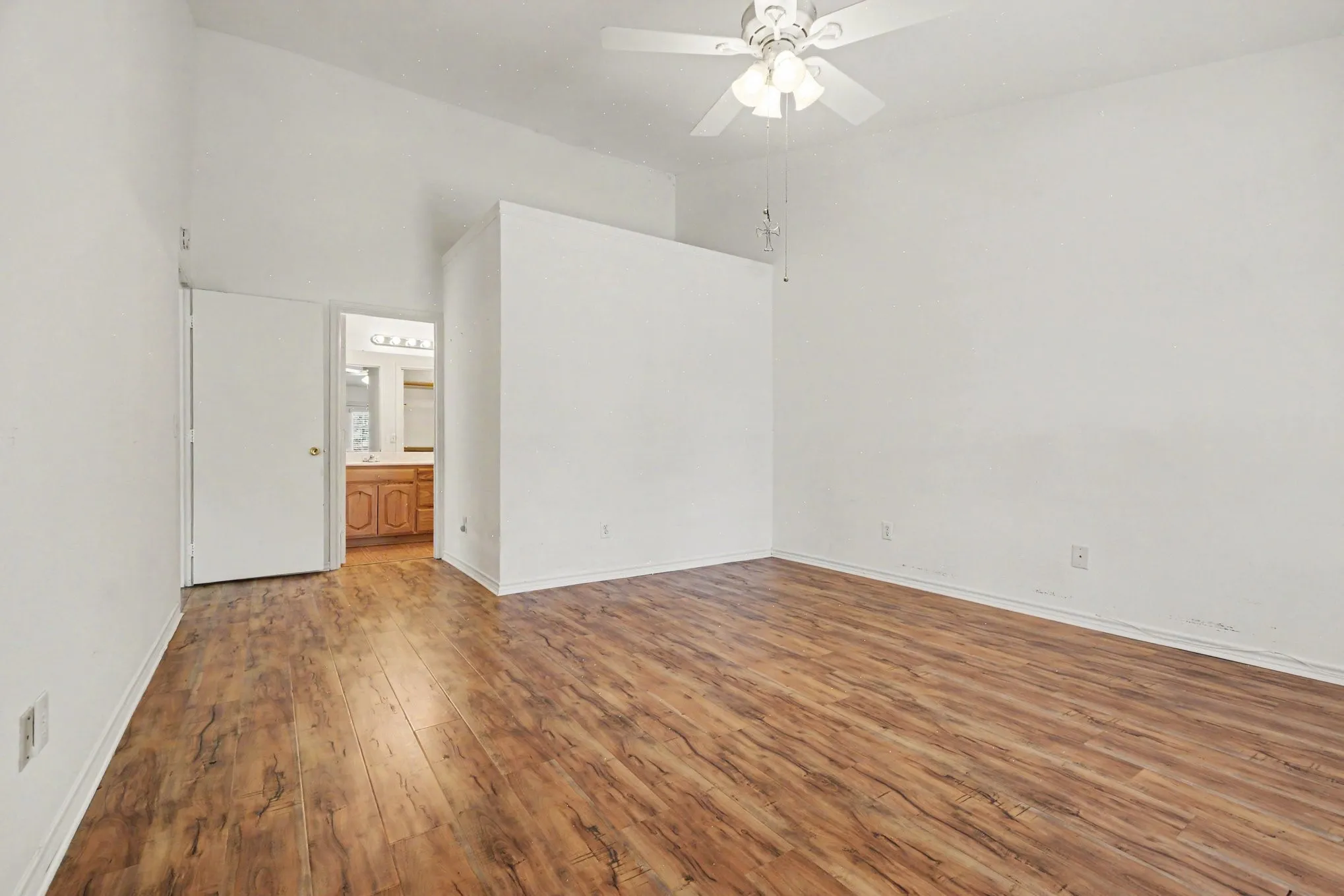 Single Family Residence For Sale in Dallas County , 7611 Cousteau Drive, Rowlett, Texas 75088, 3 Bedroom, 2 Bathroom, 1 Garage spaces, 1,217 Sqft, built in 1986, mls#21343330, Real Estate Agent in Rowlett, Homes For Sale in Dallas county, Homes For Sale in Rowlett, Realtor in Rowlett Texas, Real Estate Brokerage Independent Realty Texas, Luminita Cordes Realtor
