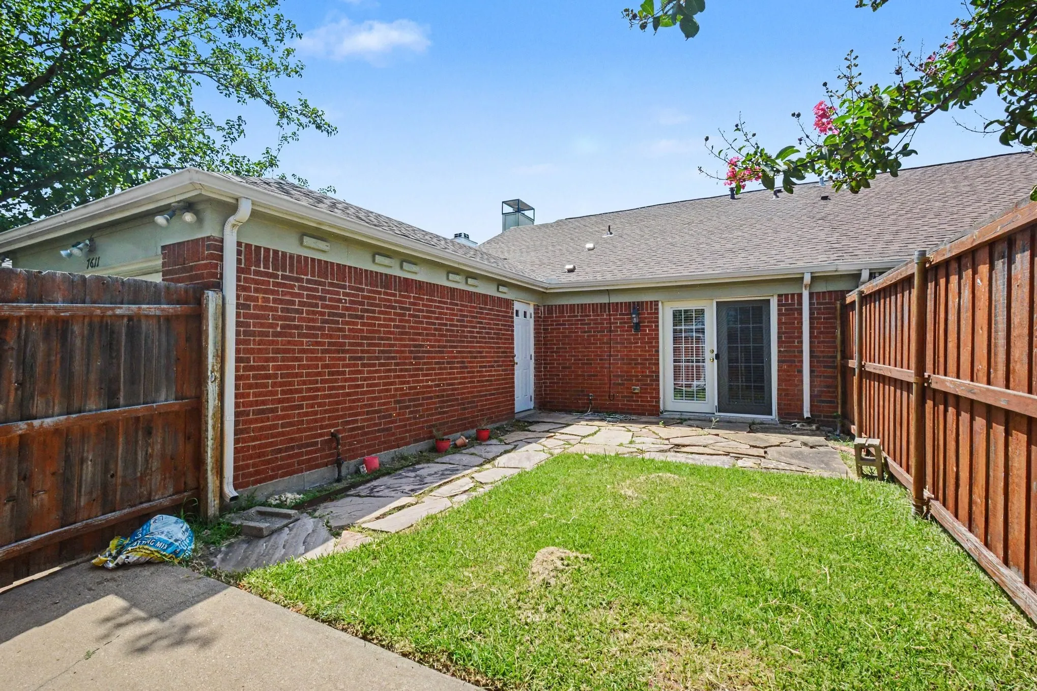 Single Family Residence For Sale in Dallas County , 7611 Cousteau Drive, Rowlett, Texas 75088, 3 Bedroom, 2 Bathroom, 1 Garage spaces, 1,217 Sqft, built in 1986, mls#21343330, Real Estate Agent in Rowlett, Homes For Sale in Dallas county, Homes For Sale in Rowlett, Realtor in Rowlett Texas, Real Estate Brokerage Independent Realty Texas, Luminita Cordes Realtor