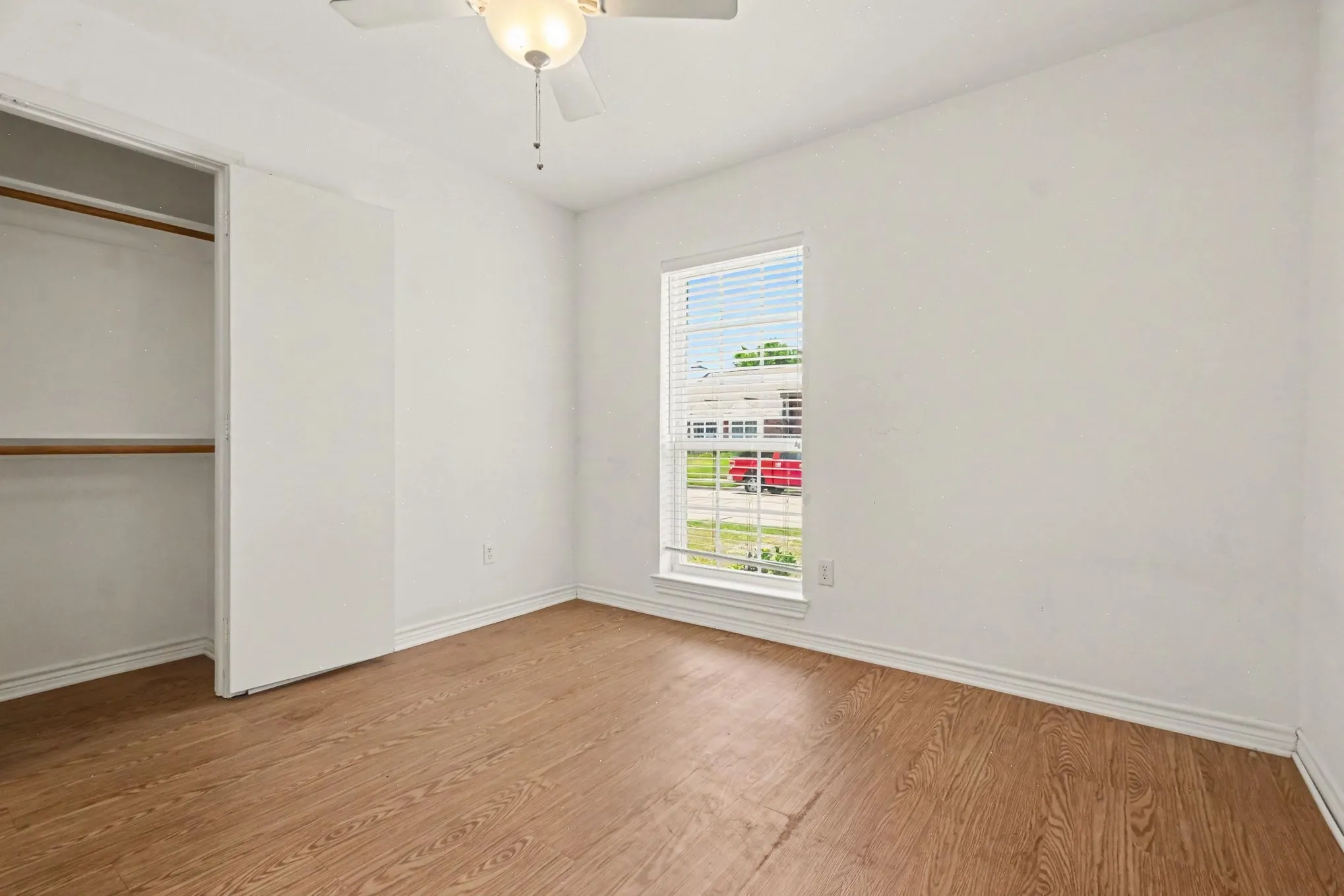 Single Family Residence For Sale in Dallas County , 7611 Cousteau Drive, Rowlett, Texas 75088, 3 Bedroom, 2 Bathroom, 1 Garage spaces, 1,217 Sqft, built in 1986, mls#21343330, Real Estate Agent in Rowlett, Homes For Sale in Dallas county, Homes For Sale in Rowlett, Realtor in Rowlett Texas, Real Estate Brokerage Independent Realty Texas, Luminita Cordes Realtor