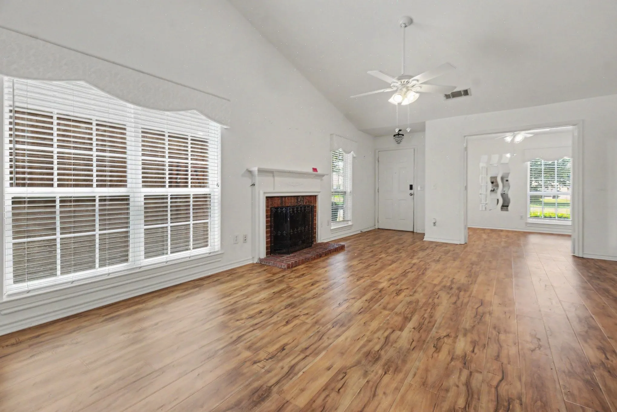 Single Family Residence For Sale in Dallas County , 7611 Cousteau Drive, Rowlett, Texas 75088, 3 Bedroom, 2 Bathroom, 1 Garage spaces, 1,217 Sqft, built in 1986, mls#21343330, Real Estate Agent in Rowlett, Homes For Sale in Dallas county, Homes For Sale in Rowlett, Realtor in Rowlett Texas, Real Estate Brokerage Independent Realty Texas, Luminita Cordes Realtor