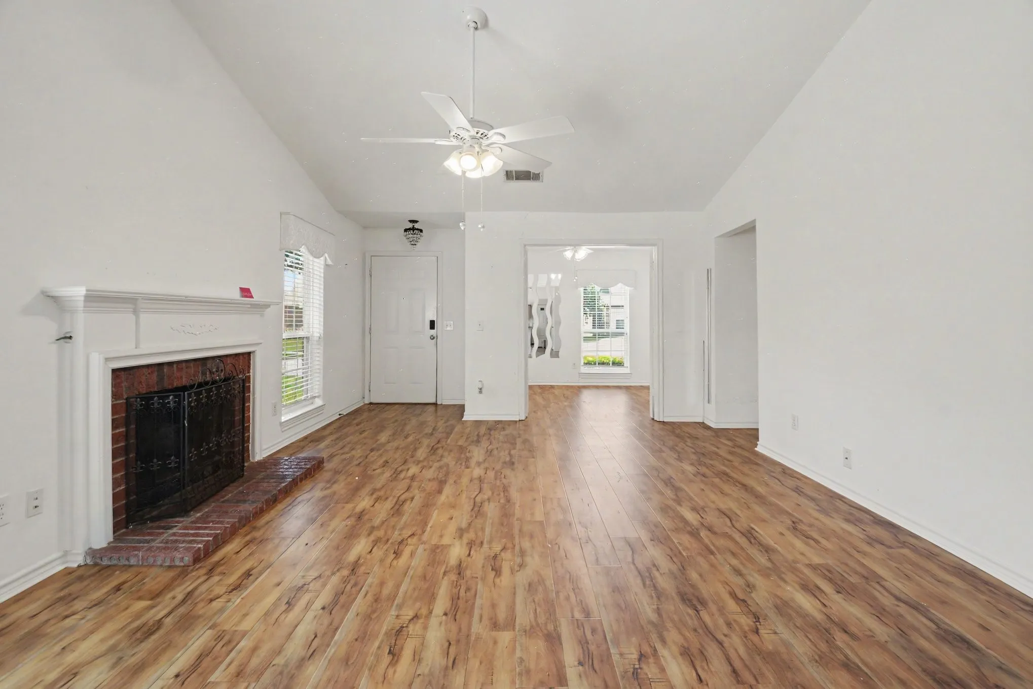 Single Family Residence For Sale in Dallas County , 7611 Cousteau Drive, Rowlett, Texas 75088, 3 Bedroom, 2 Bathroom, 1 Garage spaces, 1,217 Sqft, built in 1986, mls#21343330, Real Estate Agent in Rowlett, Homes For Sale in Dallas county, Homes For Sale in Rowlett, Realtor in Rowlett Texas, Real Estate Brokerage Independent Realty Texas, Luminita Cordes Realtor