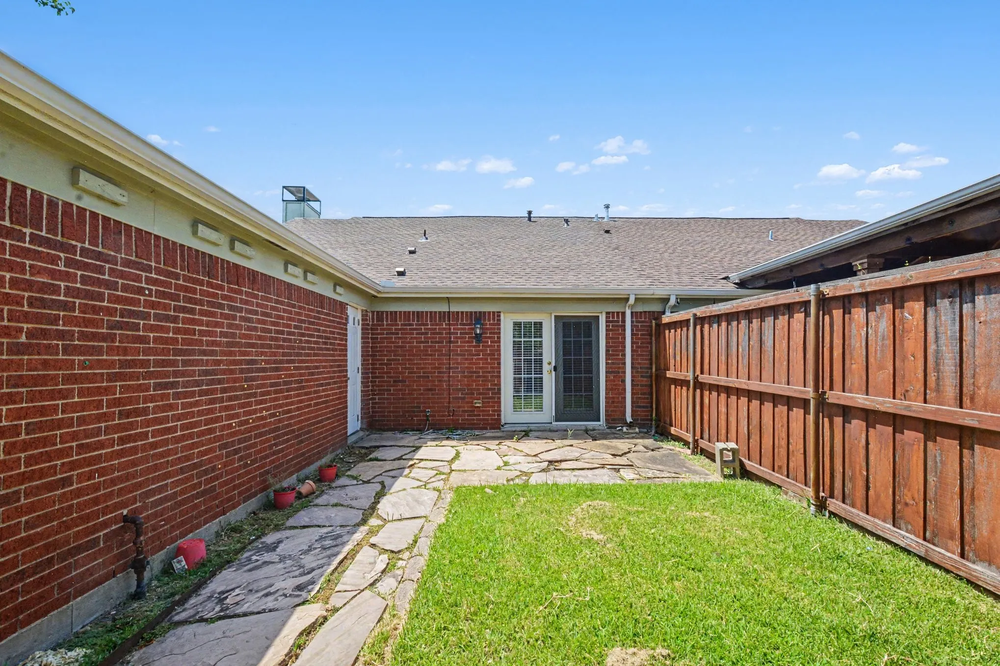 Single Family Residence For Sale in Dallas County , 7611 Cousteau Drive, Rowlett, Texas 75088, 3 Bedroom, 2 Bathroom, 1 Garage spaces, 1,217 Sqft, built in 1986, mls#21343330, Real Estate Agent in Rowlett, Homes For Sale in Dallas county, Homes For Sale in Rowlett, Realtor in Rowlett Texas, Real Estate Brokerage Independent Realty Texas, Luminita Cordes Realtor
