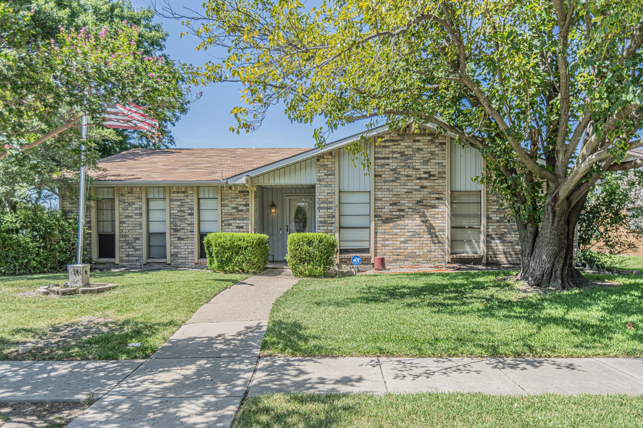 Single Family Residence For Sale in Dallas County , 4501 Freeport Drive, Garland, Texas 75043, 4 Bedroom, 2 Bathroom, 1 Garage spaces, 2,171 Sqft, built in 1979, mls#21344461, Real Estate Agent in Garland, Homes For Sale in Dallas county, Homes For Sale in Garland, Realtor in Garland Texas, Real Estate Brokerage Independent Realty Texas, Luminita Cordes Realtor