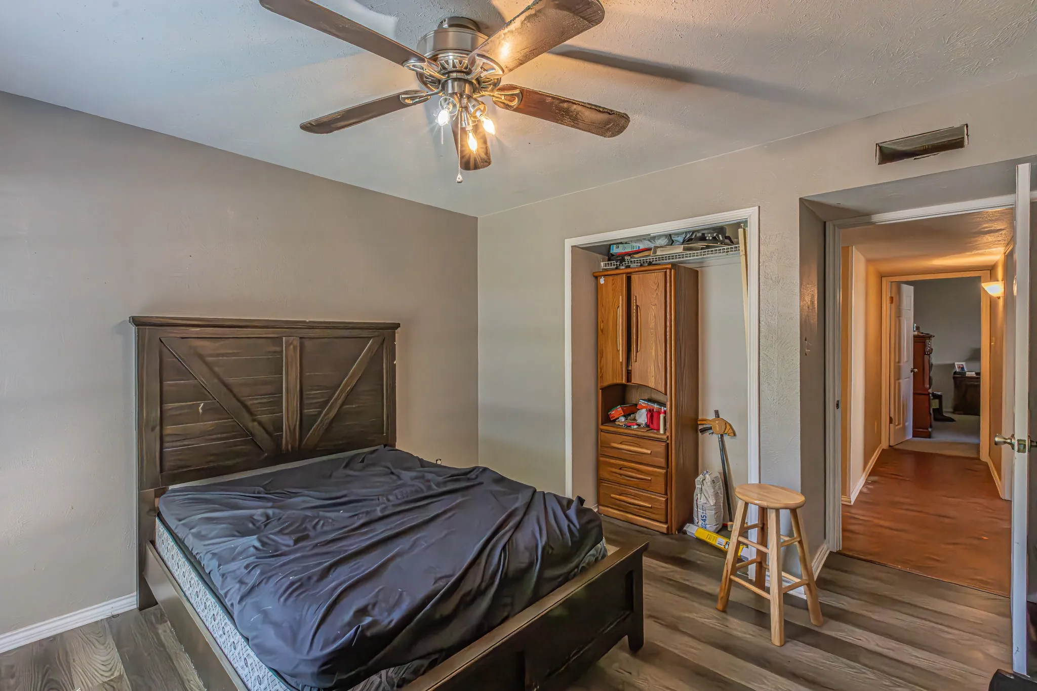 Single Family Residence For Sale in Dallas County , 4501 Freeport Drive, Garland, Texas 75043, 4 Bedroom, 2 Bathroom, 1 Garage spaces, 2,171 Sqft, built in 1979, mls#21344461, Real Estate Agent in Garland, Homes For Sale in Dallas county, Homes For Sale in Garland, Realtor in Garland Texas, Real Estate Brokerage Independent Realty Texas, Luminita Cordes Realtor