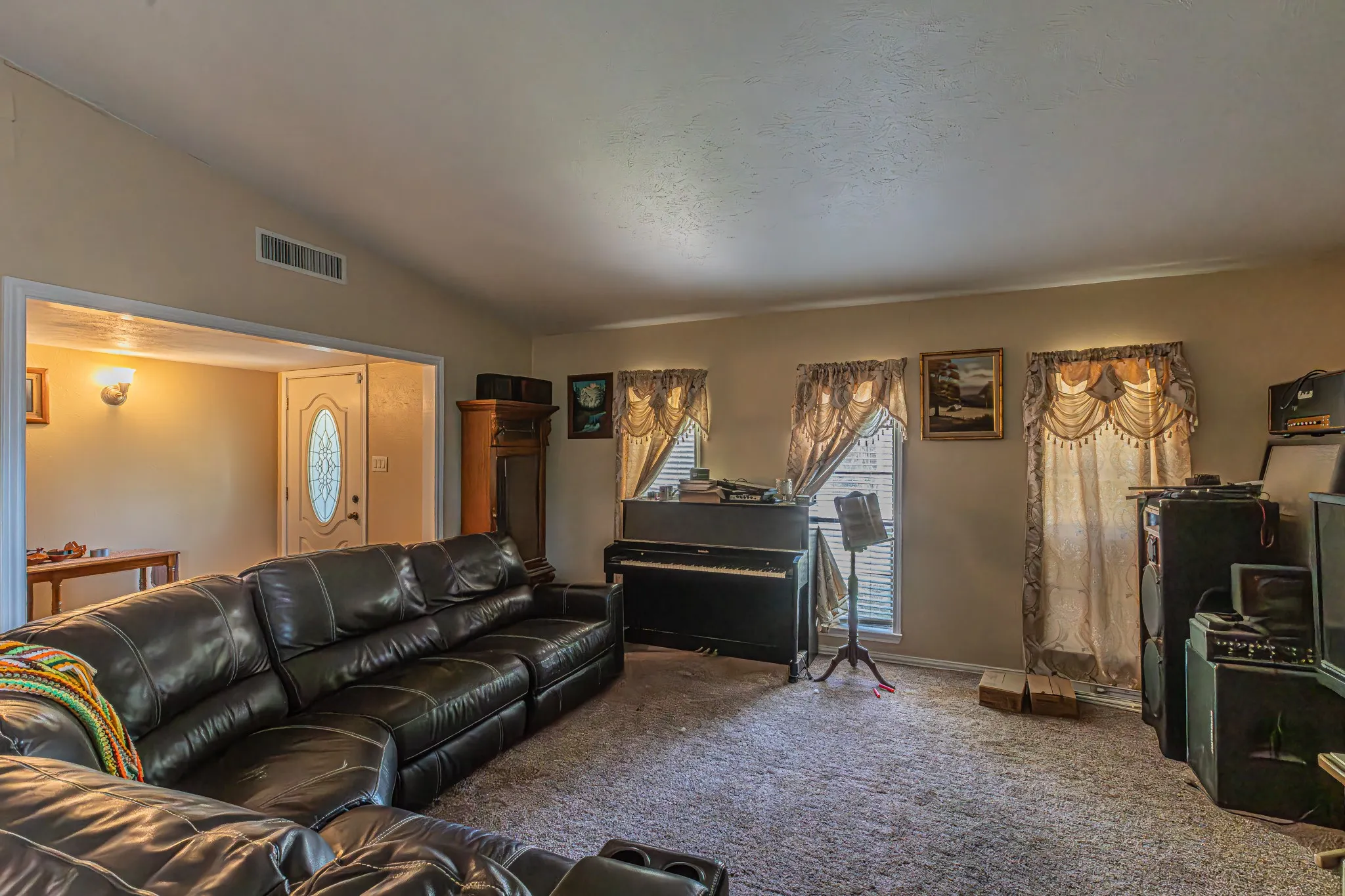 Single Family Residence For Sale in Dallas County , 4501 Freeport Drive, Garland, Texas 75043, 4 Bedroom, 2 Bathroom, 1 Garage spaces, 2,171 Sqft, built in 1979, mls#21344461, Real Estate Agent in Garland, Homes For Sale in Dallas county, Homes For Sale in Garland, Realtor in Garland Texas, Real Estate Brokerage Independent Realty Texas, Luminita Cordes Realtor