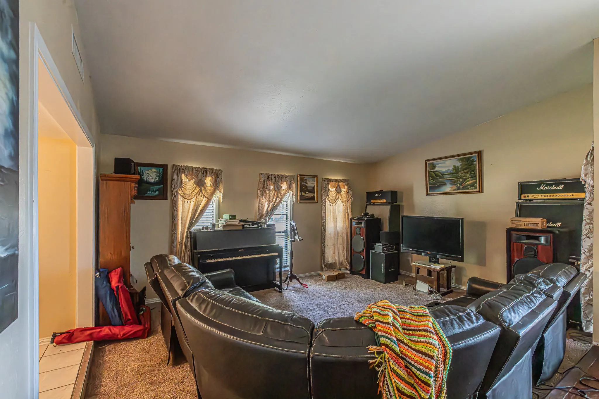 Single Family Residence For Sale in Dallas County , 4501 Freeport Drive, Garland, Texas 75043, 4 Bedroom, 2 Bathroom, 1 Garage spaces, 2,171 Sqft, built in 1979, mls#21344461, Real Estate Agent in Garland, Homes For Sale in Dallas county, Homes For Sale in Garland, Realtor in Garland Texas, Real Estate Brokerage Independent Realty Texas, Luminita Cordes Realtor