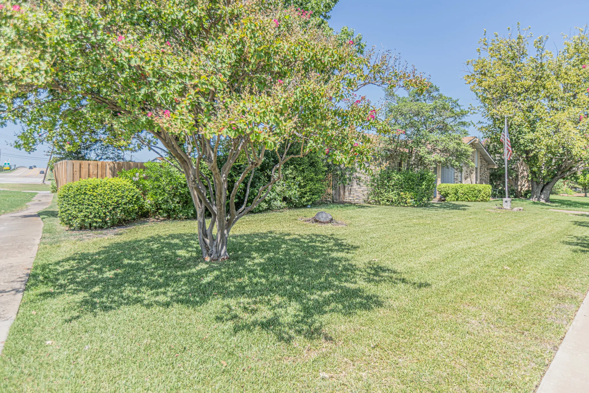 Single Family Residence For Sale in Dallas County , 4501 Freeport Drive, Garland, Texas 75043, 4 Bedroom, 2 Bathroom, 1 Garage spaces, 2,171 Sqft, built in 1979, mls#21344461, Real Estate Agent in Garland, Homes For Sale in Dallas county, Homes For Sale in Garland, Realtor in Garland Texas, Real Estate Brokerage Independent Realty Texas, Luminita Cordes Realtor