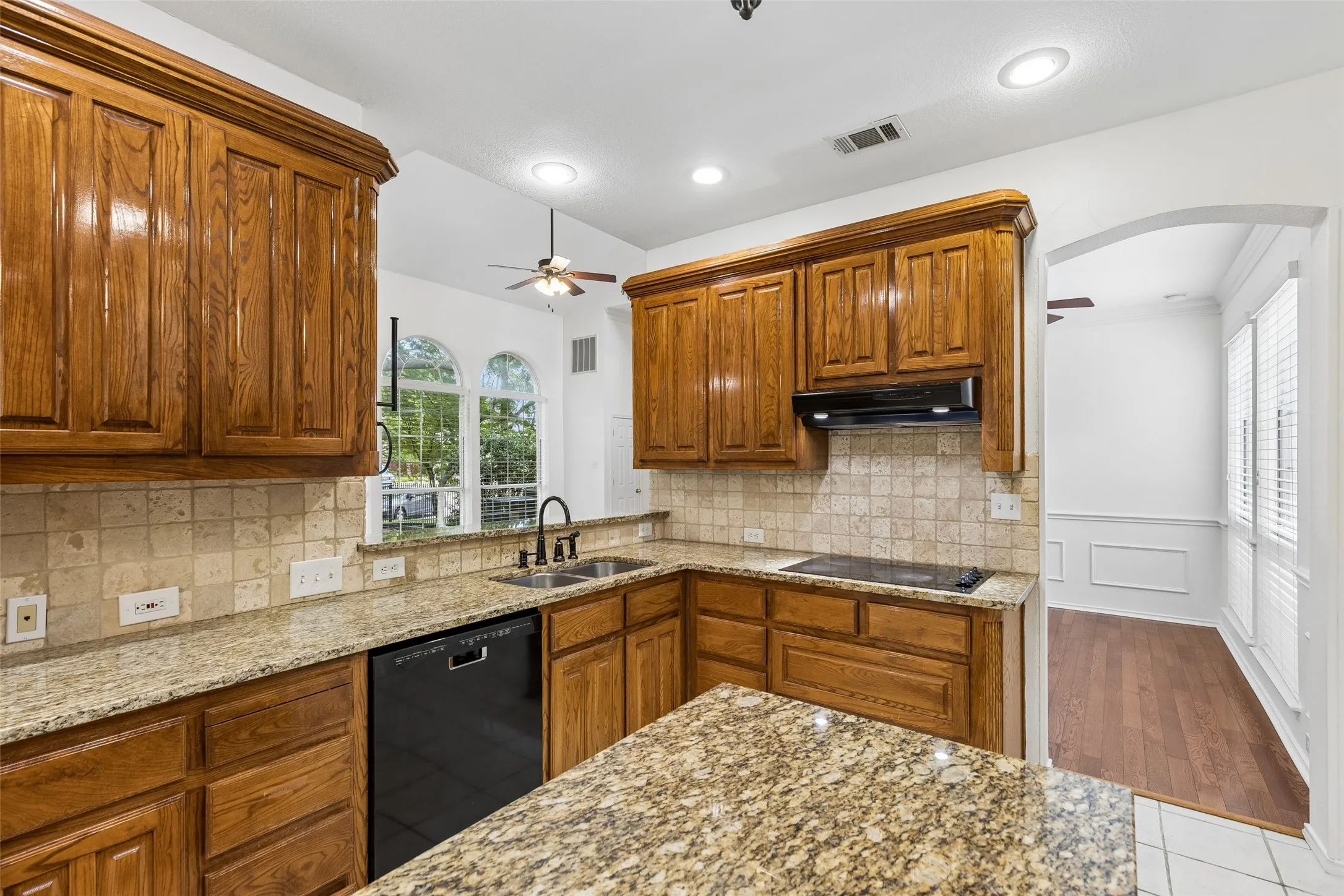 Single Family Residence For Sale in Collin County , 4904 Rockcreek Lane, Plano, Texas 75024, 3 Bedroom, 3 Bathroom, 2 Garage spaces, 1,940 Sqft, built in 1995, mls#21344220, Real Estate Agent in Plano, Homes For Sale in Collin county, Homes For Sale in Plano, Realtor in Plano Texas, Real Estate Brokerage Independent Realty Texas, Luminita Cordes Realtor
