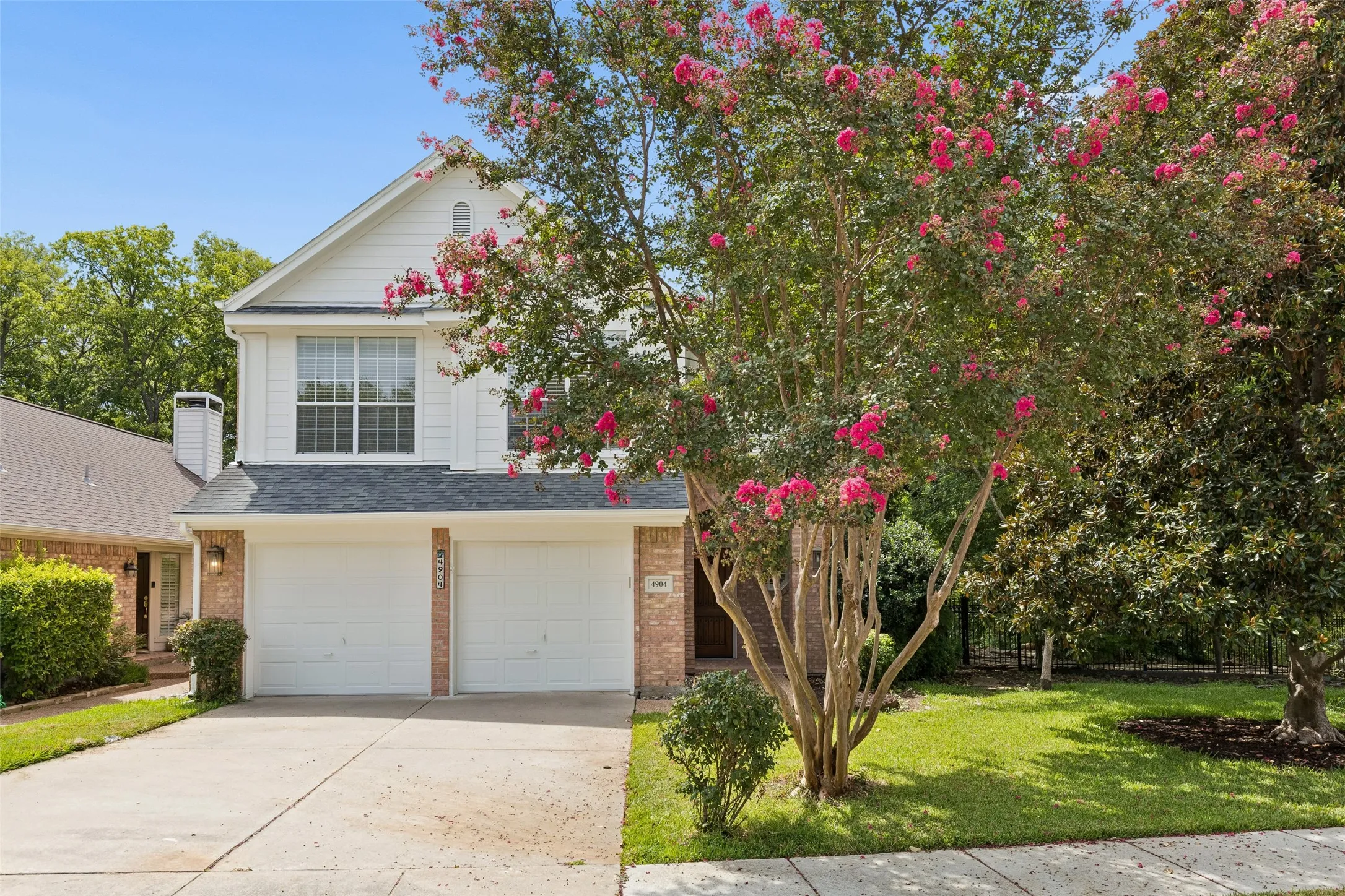 Single Family Residence For Sale in Collin County , 4904 Rockcreek Lane, Plano, Texas 75024, 3 Bedroom, 3 Bathroom, 2 Garage spaces, 1,940 Sqft, built in 1995, mls#21344220, Real Estate Agent in Plano, Homes For Sale in Collin county, Homes For Sale in Plano, Realtor in Plano Texas, Real Estate Brokerage Independent Realty Texas, Luminita Cordes Realtor