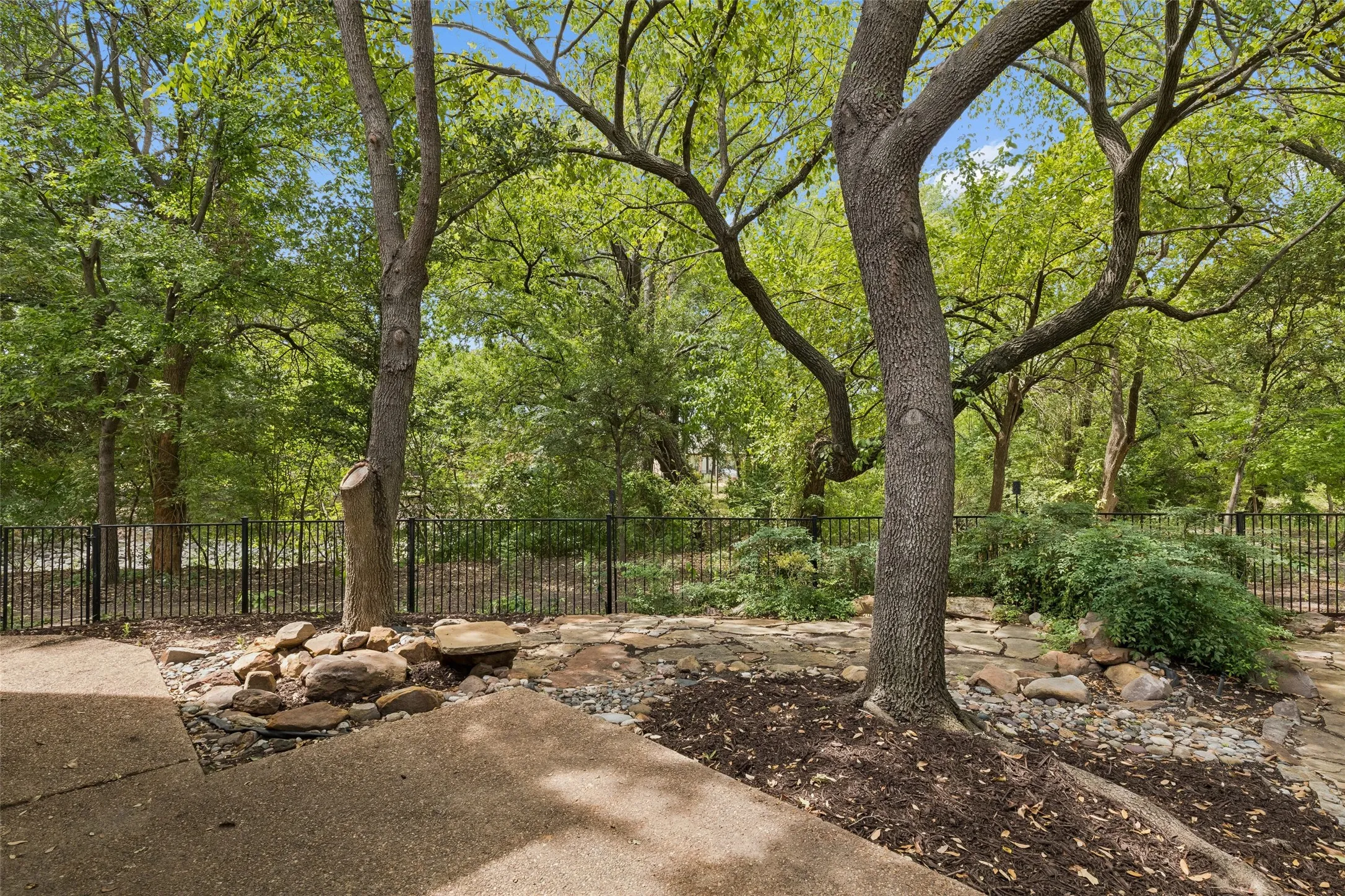 Single Family Residence For Sale in Collin County , 4904 Rockcreek Lane, Plano, Texas 75024, 3 Bedroom, 3 Bathroom, 2 Garage spaces, 1,940 Sqft, built in 1995, mls#21344220, Real Estate Agent in Plano, Homes For Sale in Collin county, Homes For Sale in Plano, Realtor in Plano Texas, Real Estate Brokerage Independent Realty Texas, Luminita Cordes Realtor