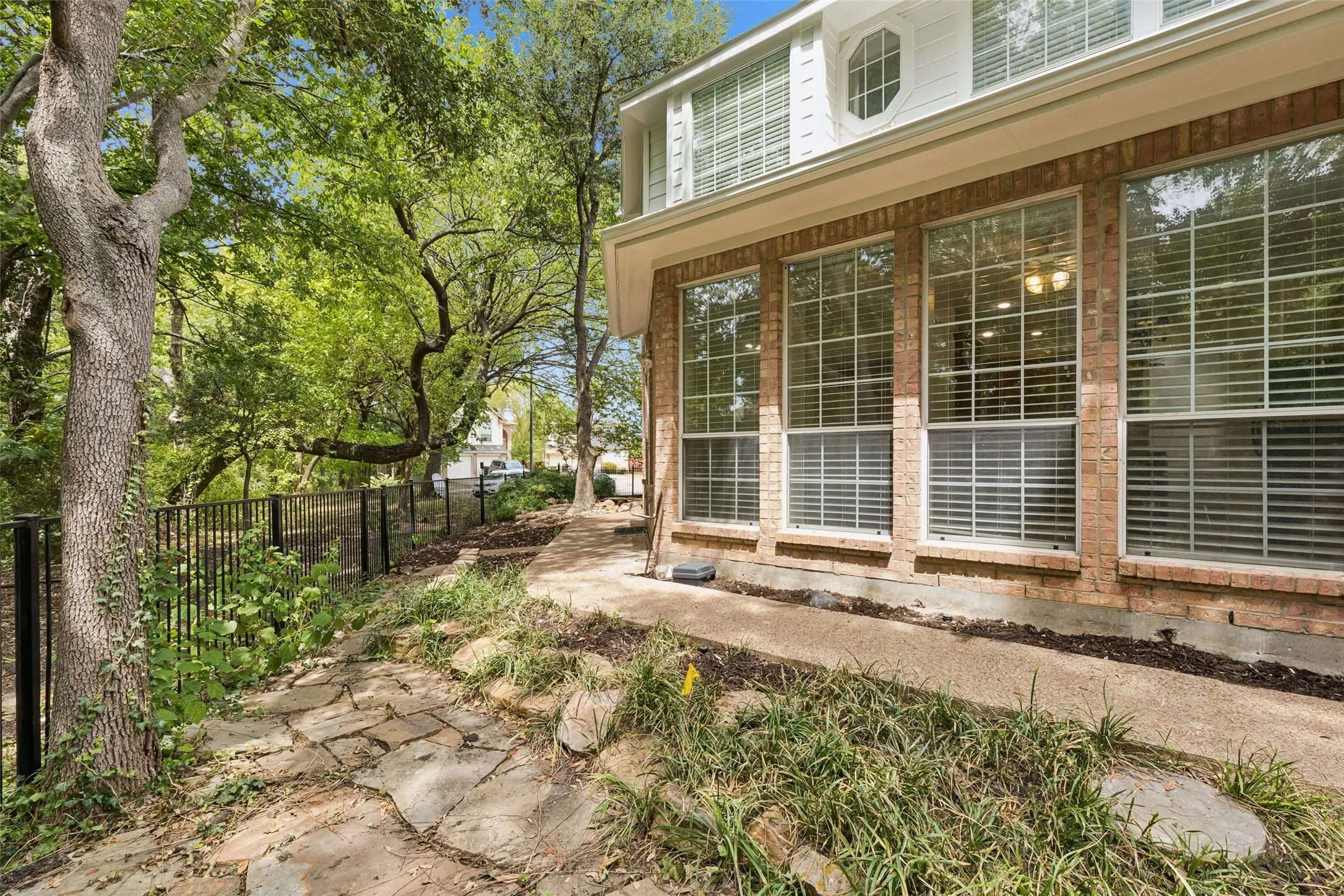 Single Family Residence For Sale in Collin County , 4904 Rockcreek Lane, Plano, Texas 75024, 3 Bedroom, 3 Bathroom, 2 Garage spaces, 1,940 Sqft, built in 1995, mls#21344220, Real Estate Agent in Plano, Homes For Sale in Collin county, Homes For Sale in Plano, Realtor in Plano Texas, Real Estate Brokerage Independent Realty Texas, Luminita Cordes Realtor