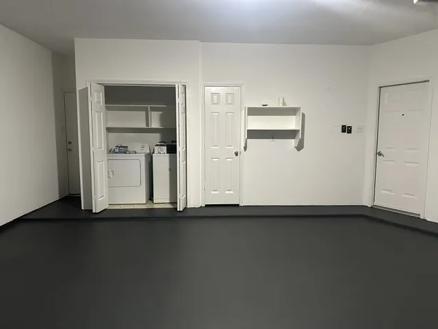 Laundry is in the nice garage