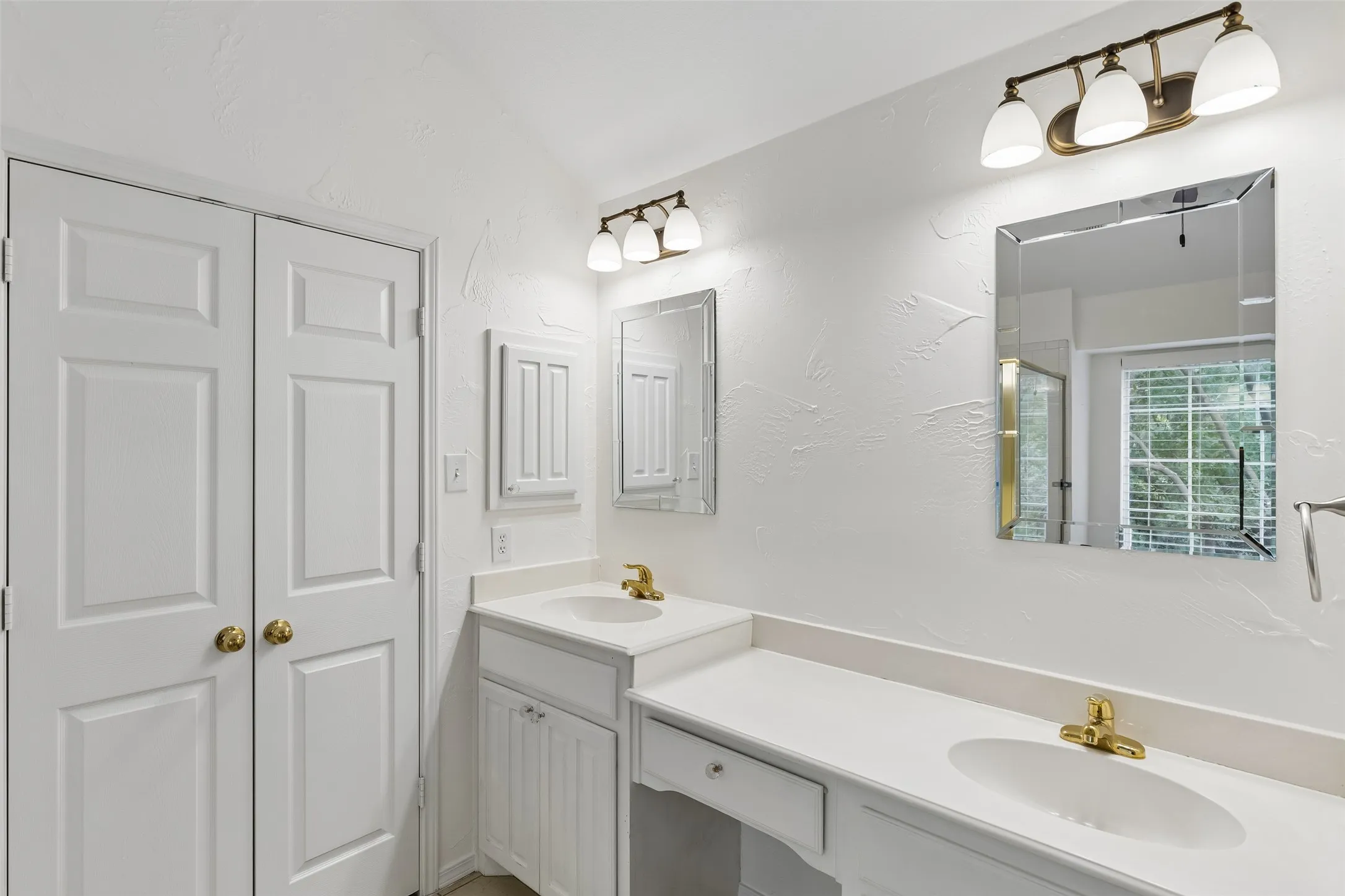 Dual sinks and generous closet