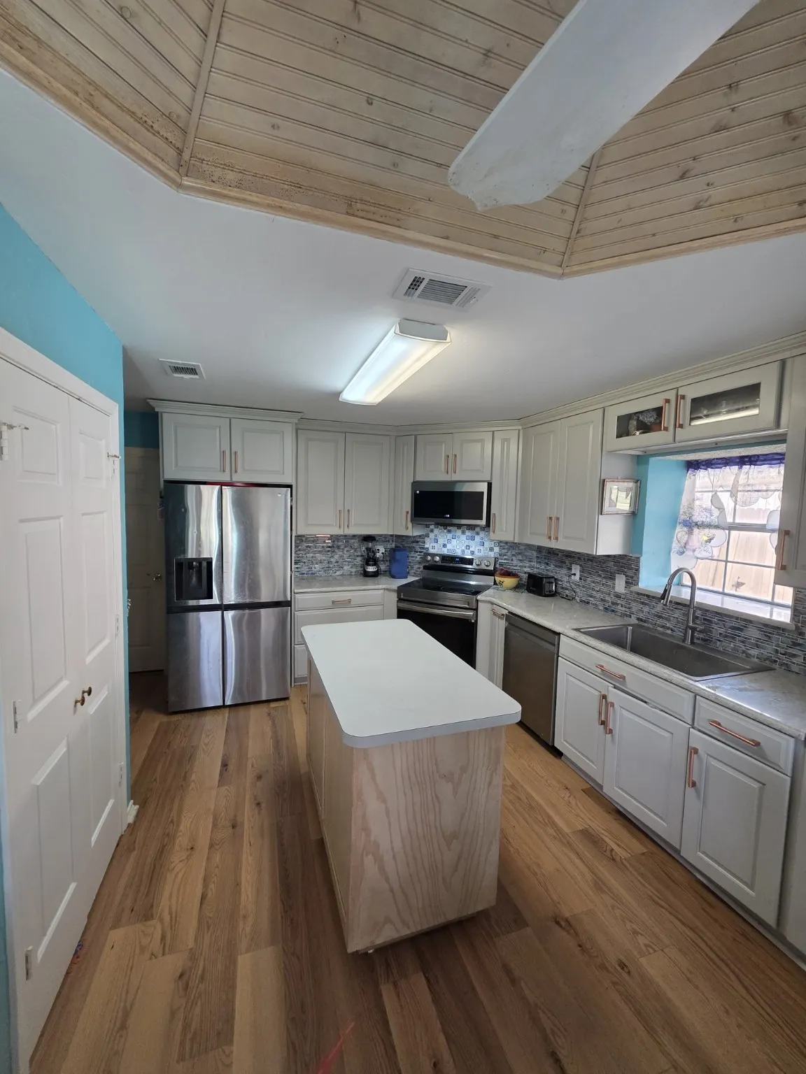 Single Family Residence For Sale in Denton County , 1003 Cassion Drive, Lewisville, Texas 75067, 3 Bedroom, 2 Bathroom, 2 Garage spaces, 1,829 Sqft, built in 1988, mls#21343698, Real Estate Agent in Lewisville, Homes For Sale in Denton county, Homes For Sale in Lewisville, Realtor in Lewisville Texas, Real Estate Brokerage Independent Realty Texas, Luminita Cordes Realtor
