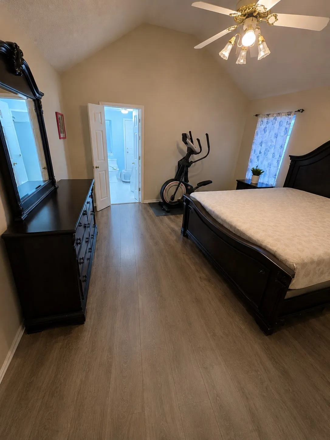 Single Family Residence For Sale in Denton County , 1003 Cassion Drive, Lewisville, Texas 75067, 3 Bedroom, 2 Bathroom, 2 Garage spaces, 1,829 Sqft, built in 1988, mls#21343698, Real Estate Agent in Lewisville, Homes For Sale in Denton county, Homes For Sale in Lewisville, Realtor in Lewisville Texas, Real Estate Brokerage Independent Realty Texas, Luminita Cordes Realtor