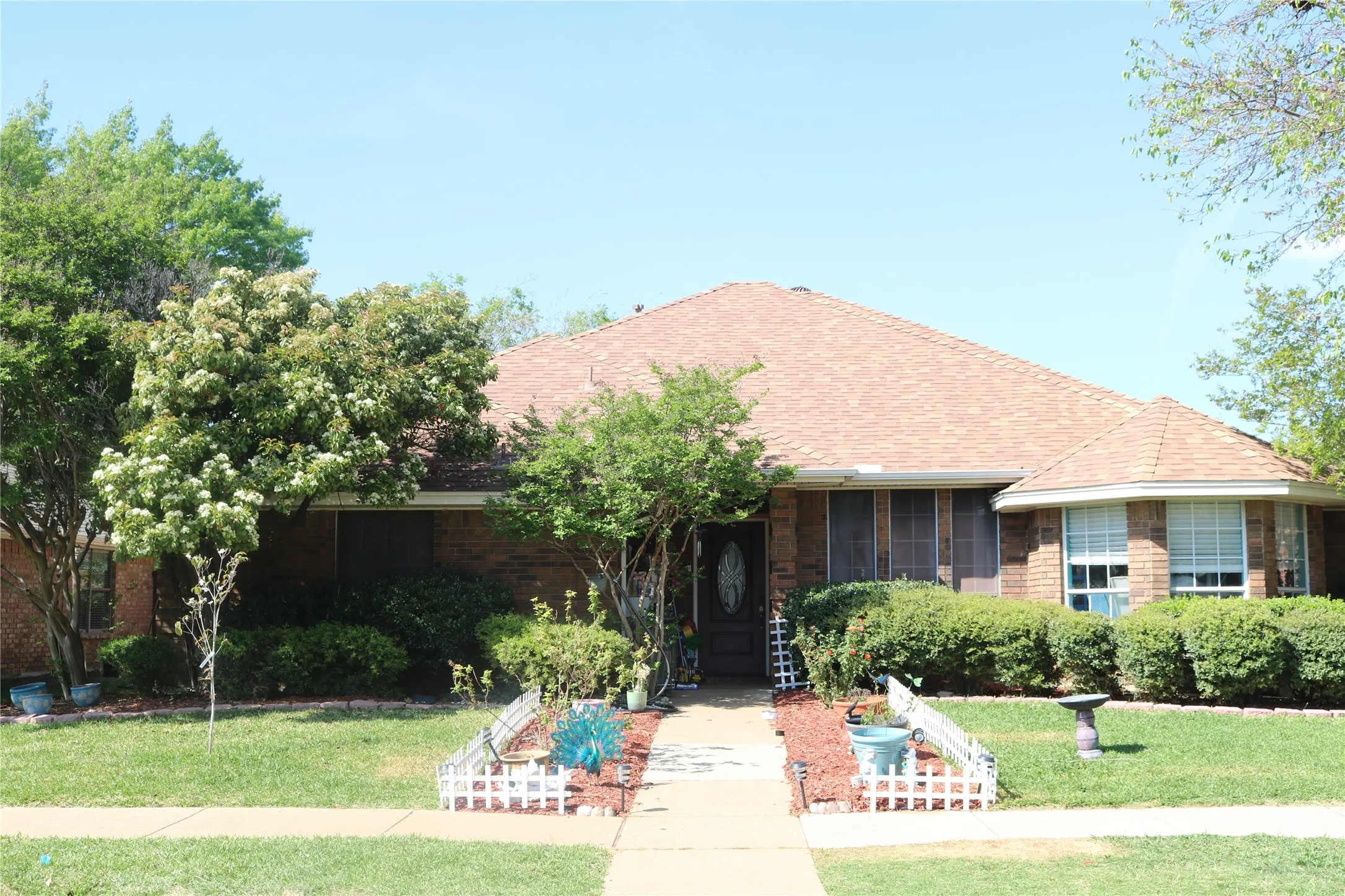 Single Family Residence For Sale in Denton County , 1003 Cassion Drive, Lewisville, Texas 75067, 3 Bedroom, 2 Bathroom, 2 Garage spaces, 1,829 Sqft, built in 1988, mls#21343698, Real Estate Agent in Lewisville, Homes For Sale in Denton county, Homes For Sale in Lewisville, Realtor in Lewisville Texas, Real Estate Brokerage Independent Realty Texas, Luminita Cordes Realtor