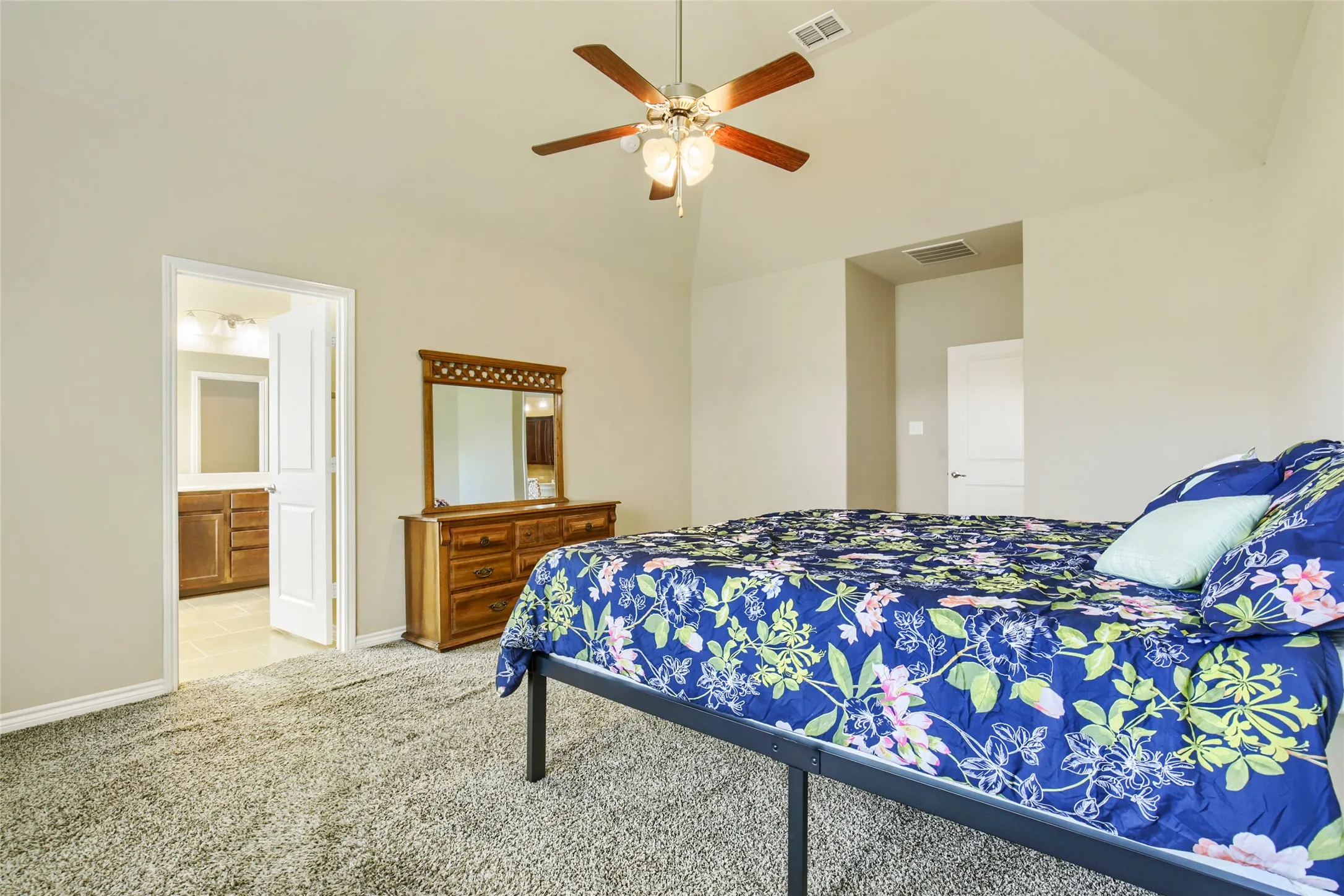 Single Family Residence For Sale in Rockwall County , 2400 Sabine Circle, Royse City, Texas 75189, 3 Bedroom, 2 Bathroom, 2 Garage spaces, 2,008 Sqft, built in 2015, mls#21343721, Real Estate Agent in Royse City, Homes For Sale in Rockwall county, Homes For Sale in Royse City, Realtor in Royse City Texas, Real Estate Brokerage Independent Realty Texas, Luminita Cordes Realtor