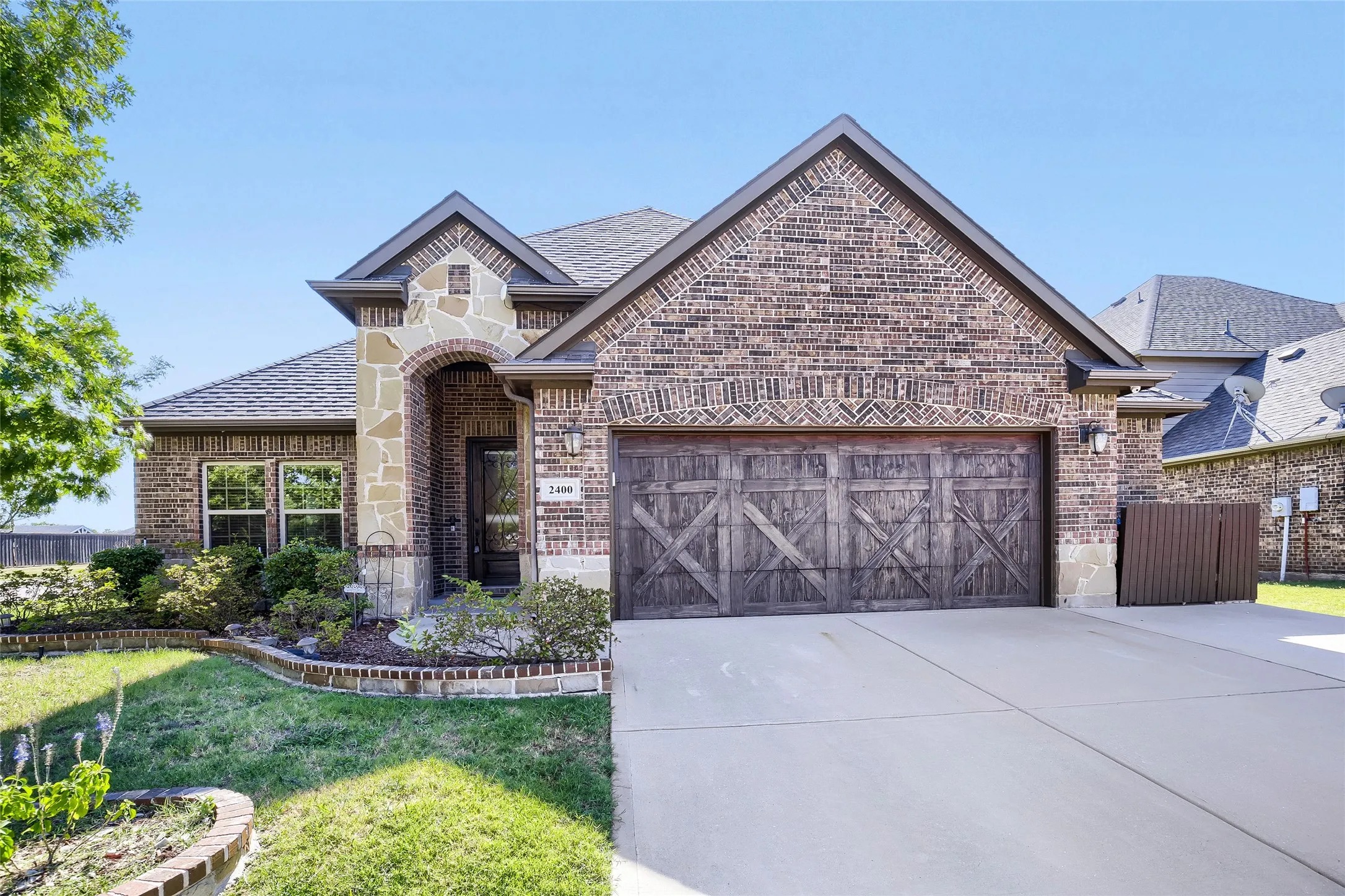 Single Family Residence For Sale in Rockwall County , 2400 Sabine Circle, Royse City, Texas 75189, 3 Bedroom, 2 Bathroom, 2 Garage spaces, 2,008 Sqft, built in 2015, mls#21343721, Real Estate Agent in Royse City, Homes For Sale in Rockwall county, Homes For Sale in Royse City, Realtor in Royse City Texas, Real Estate Brokerage Independent Realty Texas, Luminita Cordes Realtor