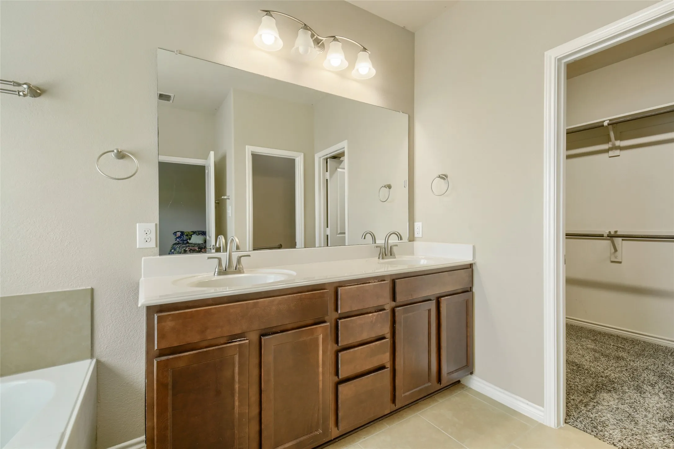 Single Family Residence For Sale in Rockwall County , 2400 Sabine Circle, Royse City, Texas 75189, 3 Bedroom, 2 Bathroom, 2 Garage spaces, 2,008 Sqft, built in 2015, mls#21343721, Real Estate Agent in Royse City, Homes For Sale in Rockwall county, Homes For Sale in Royse City, Realtor in Royse City Texas, Real Estate Brokerage Independent Realty Texas, Luminita Cordes Realtor