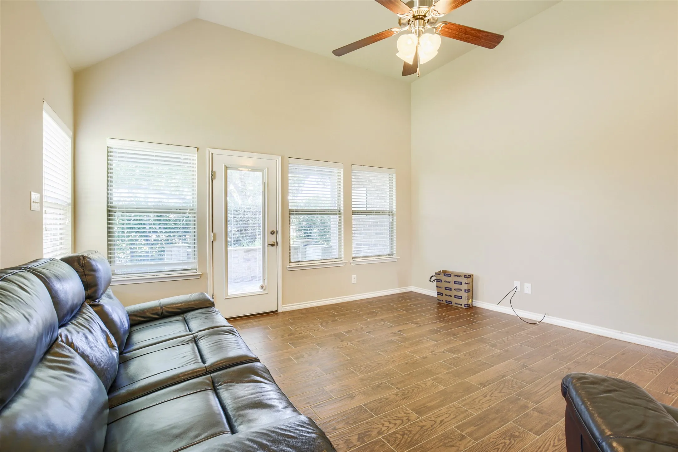 Single Family Residence For Sale in Rockwall County , 2400 Sabine Circle, Royse City, Texas 75189, 3 Bedroom, 2 Bathroom, 2 Garage spaces, 2,008 Sqft, built in 2015, mls#21343721, Real Estate Agent in Royse City, Homes For Sale in Rockwall county, Homes For Sale in Royse City, Realtor in Royse City Texas, Real Estate Brokerage Independent Realty Texas, Luminita Cordes Realtor
