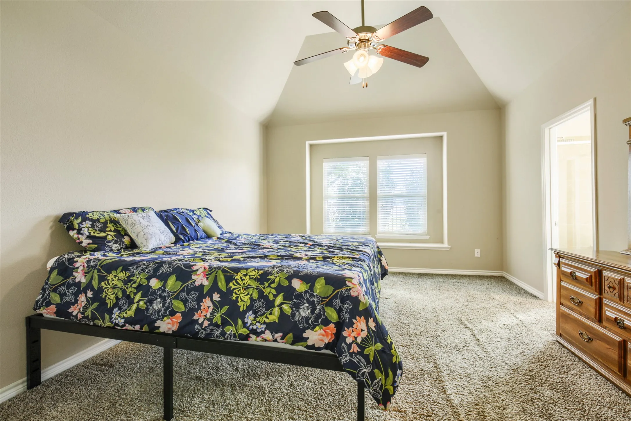 Single Family Residence For Sale in Rockwall County , 2400 Sabine Circle, Royse City, Texas 75189, 3 Bedroom, 2 Bathroom, 2 Garage spaces, 2,008 Sqft, built in 2015, mls#21343721, Real Estate Agent in Royse City, Homes For Sale in Rockwall county, Homes For Sale in Royse City, Realtor in Royse City Texas, Real Estate Brokerage Independent Realty Texas, Luminita Cordes Realtor