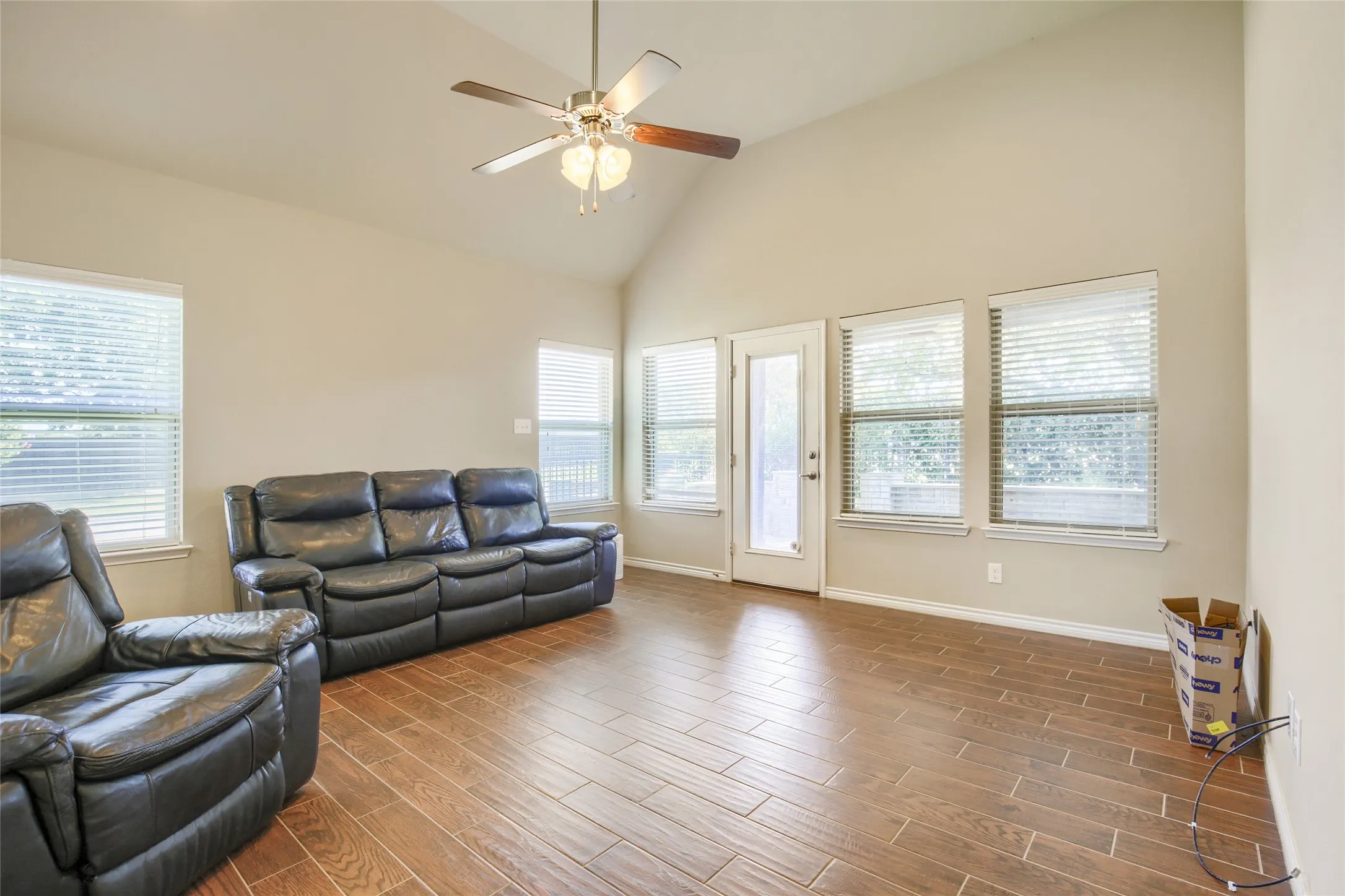 Single Family Residence For Sale in Rockwall County , 2400 Sabine Circle, Royse City, Texas 75189, 3 Bedroom, 2 Bathroom, 2 Garage spaces, 2,008 Sqft, built in 2015, mls#21343721, Real Estate Agent in Royse City, Homes For Sale in Rockwall county, Homes For Sale in Royse City, Realtor in Royse City Texas, Real Estate Brokerage Independent Realty Texas, Luminita Cordes Realtor