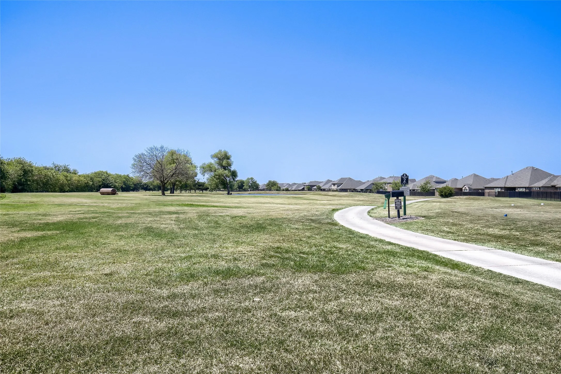 Single Family Residence For Sale in Rockwall County , 2400 Sabine Circle, Royse City, Texas 75189, 3 Bedroom, 2 Bathroom, 2 Garage spaces, 2,008 Sqft, built in 2015, mls#21343721, Real Estate Agent in Royse City, Homes For Sale in Rockwall county, Homes For Sale in Royse City, Realtor in Royse City Texas, Real Estate Brokerage Independent Realty Texas, Luminita Cordes Realtor